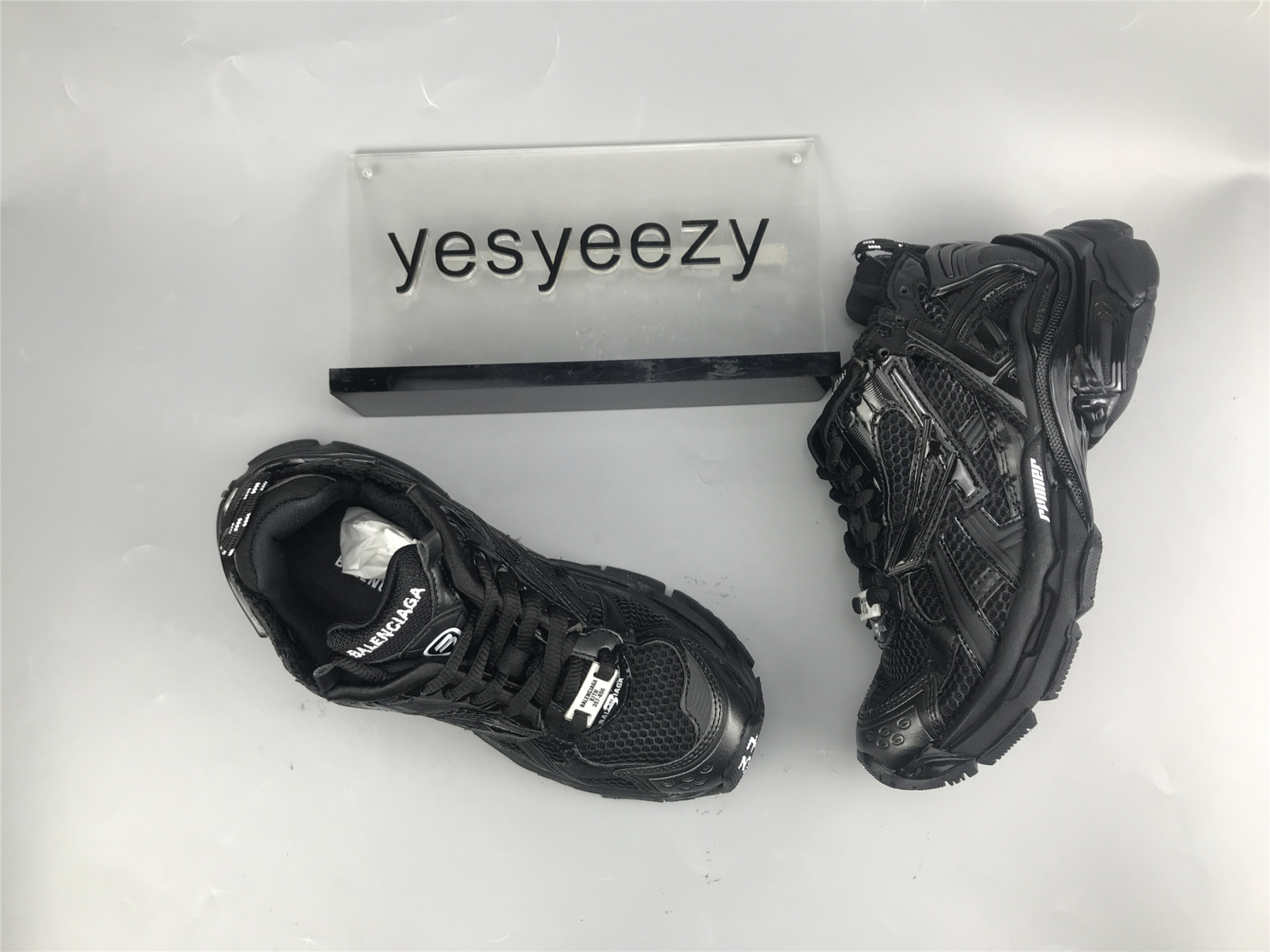 UA RUNNER BLACK