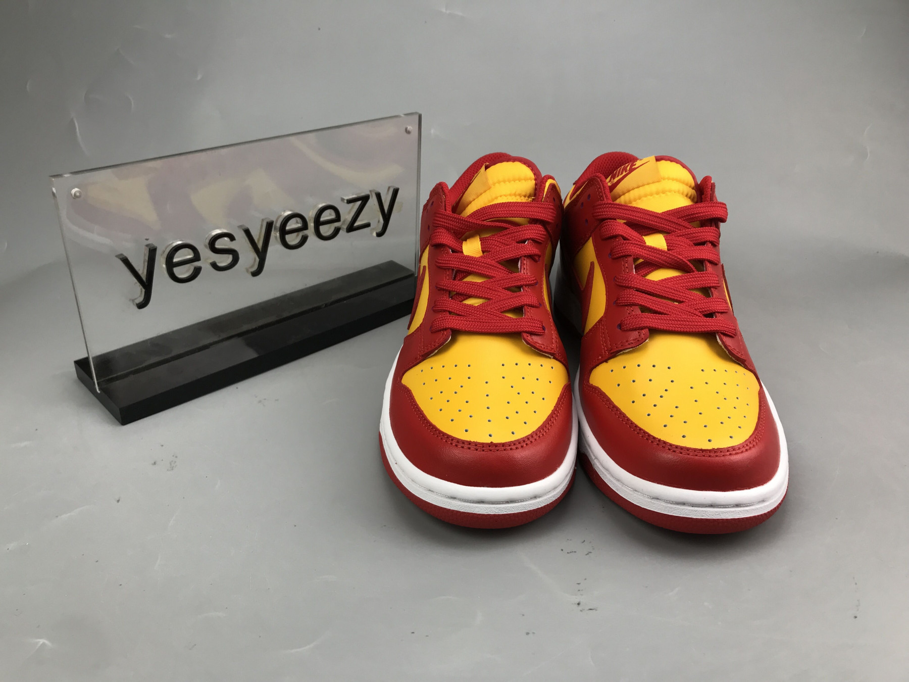 UA NIKE DUNK LOW 