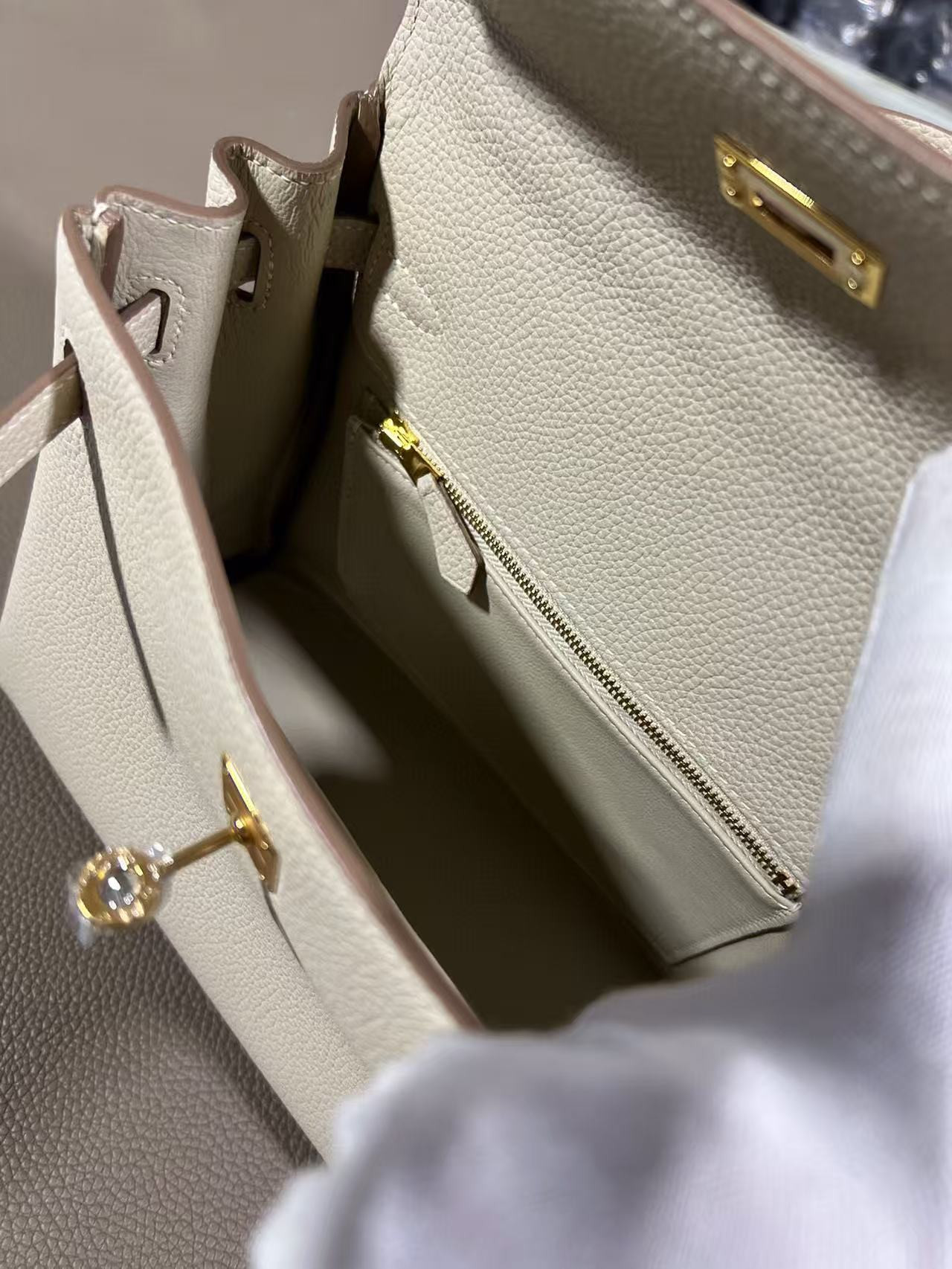 H**me5 Kelly gold-tone Hardware 25 28