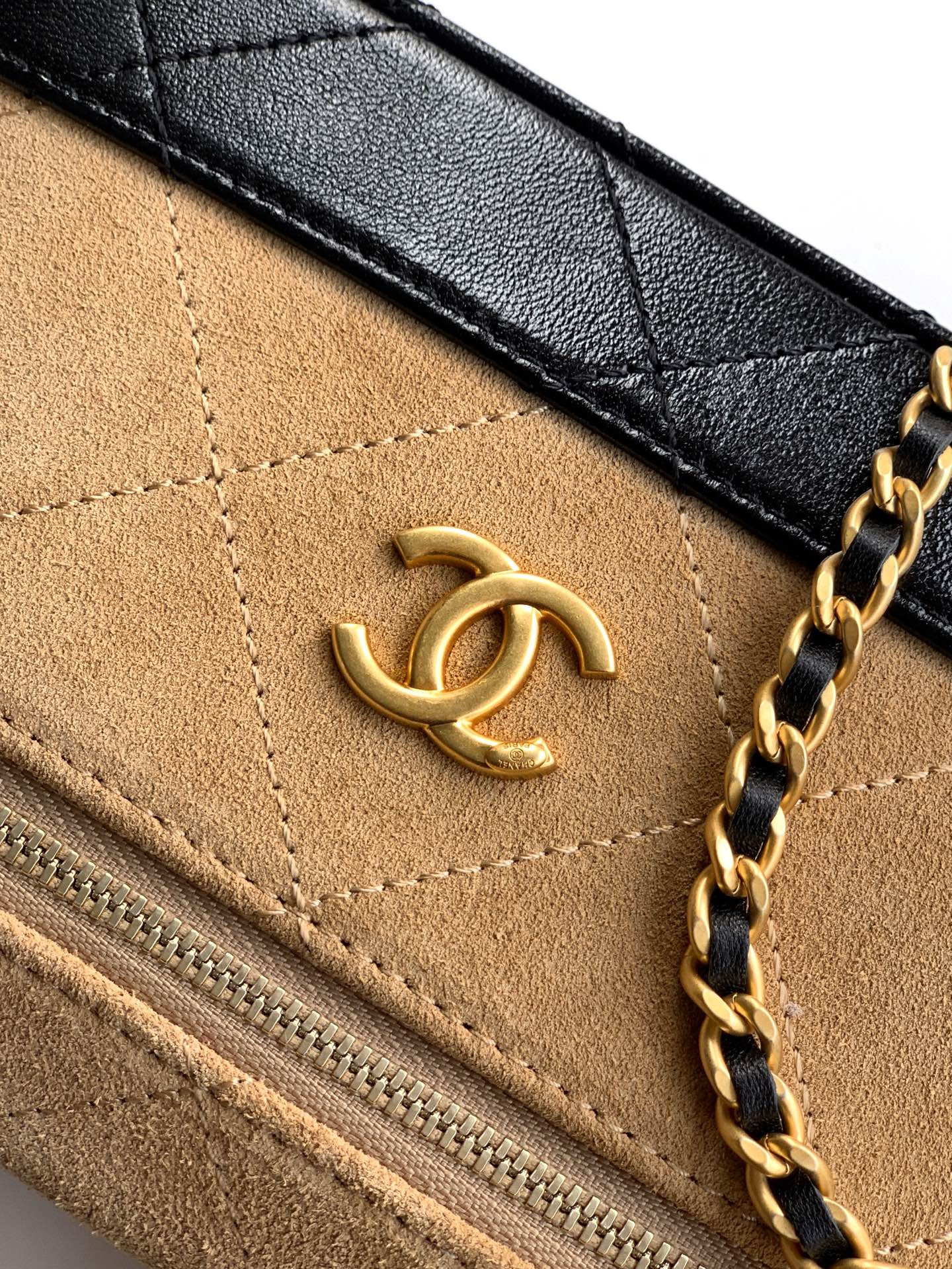Chanel Vanity with Chain AP5186 17x19.5x5cm