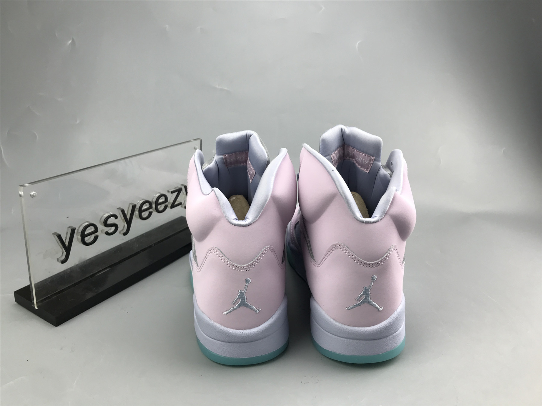 UA WMNS AIR JORDAN 5 RETRO