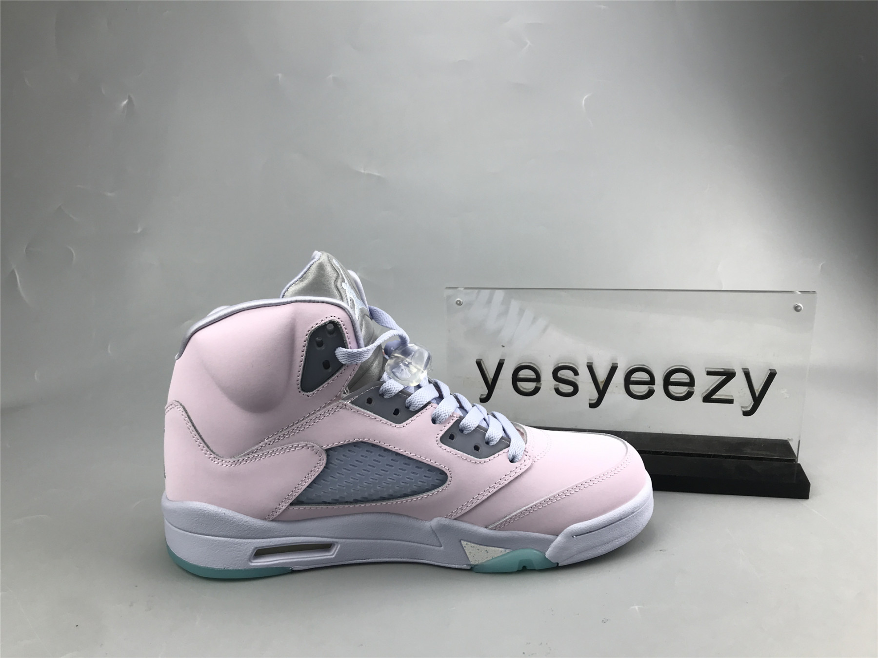 UA WMNS AIR JORDAN 5 RETRO