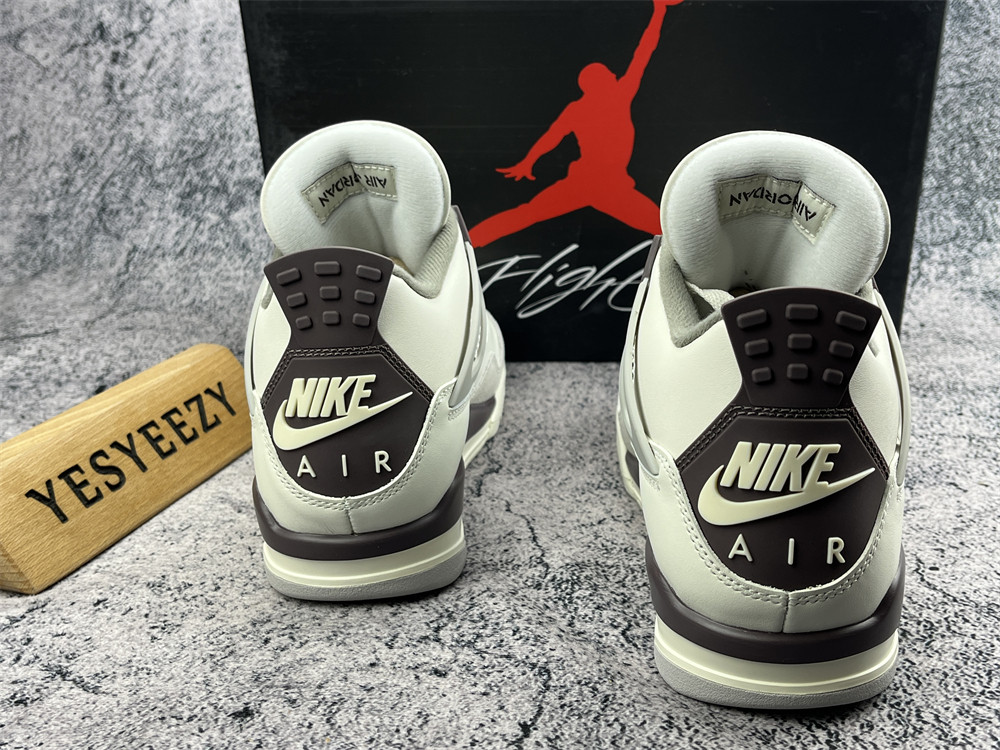 UA A MA MANIÉRE X WMNS AIR JORDAN 4 RETRO