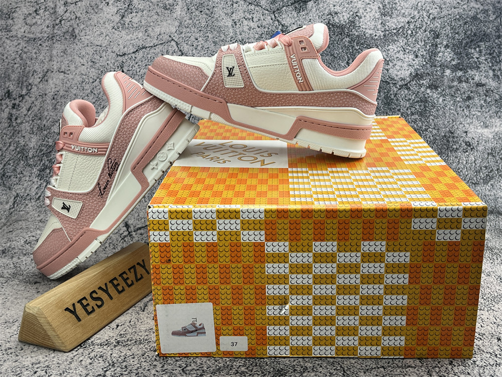 UA LV Trainer Sneaker