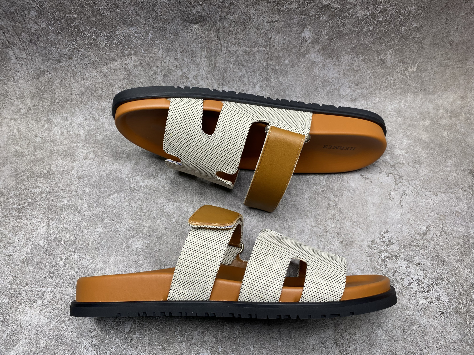 UA H**me5 Chypre Sandal