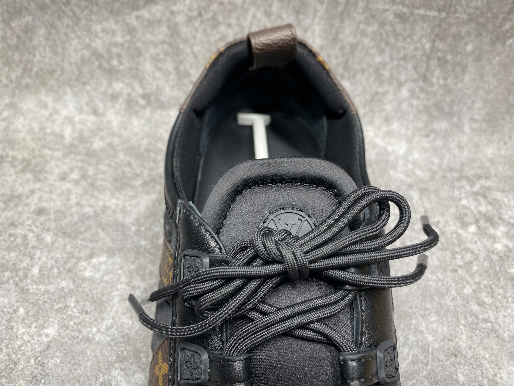 UA LV Sneaker