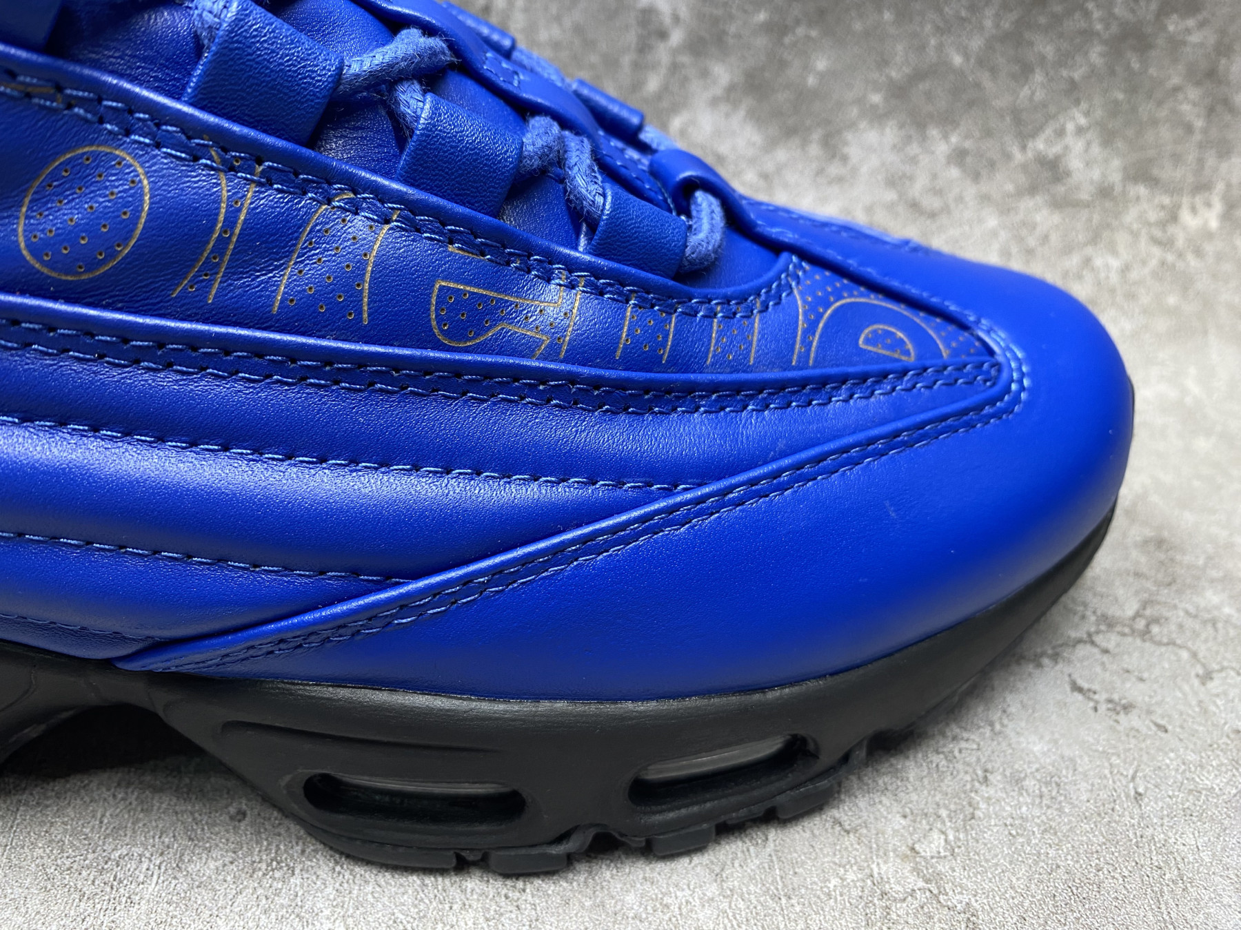 UA NIKE Air Max 95