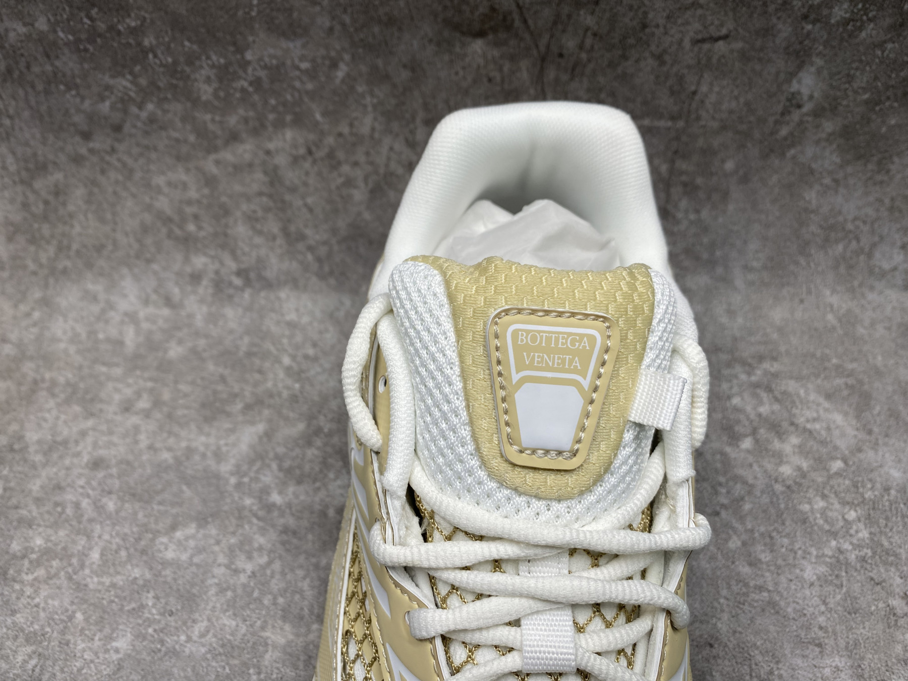 ua b0tte*a Ven*ta orbit sneaker