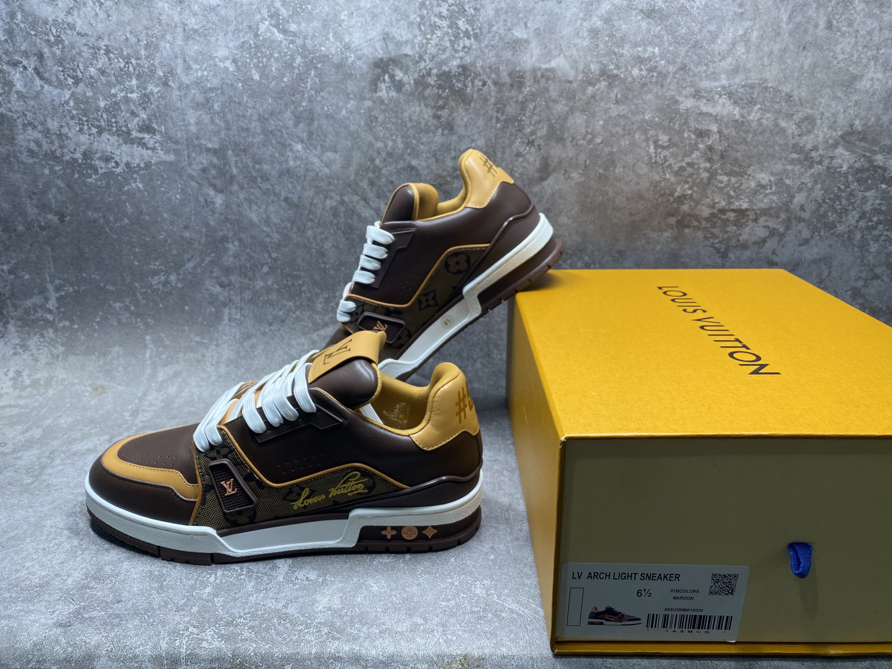 UA LV trainer Sneakers
