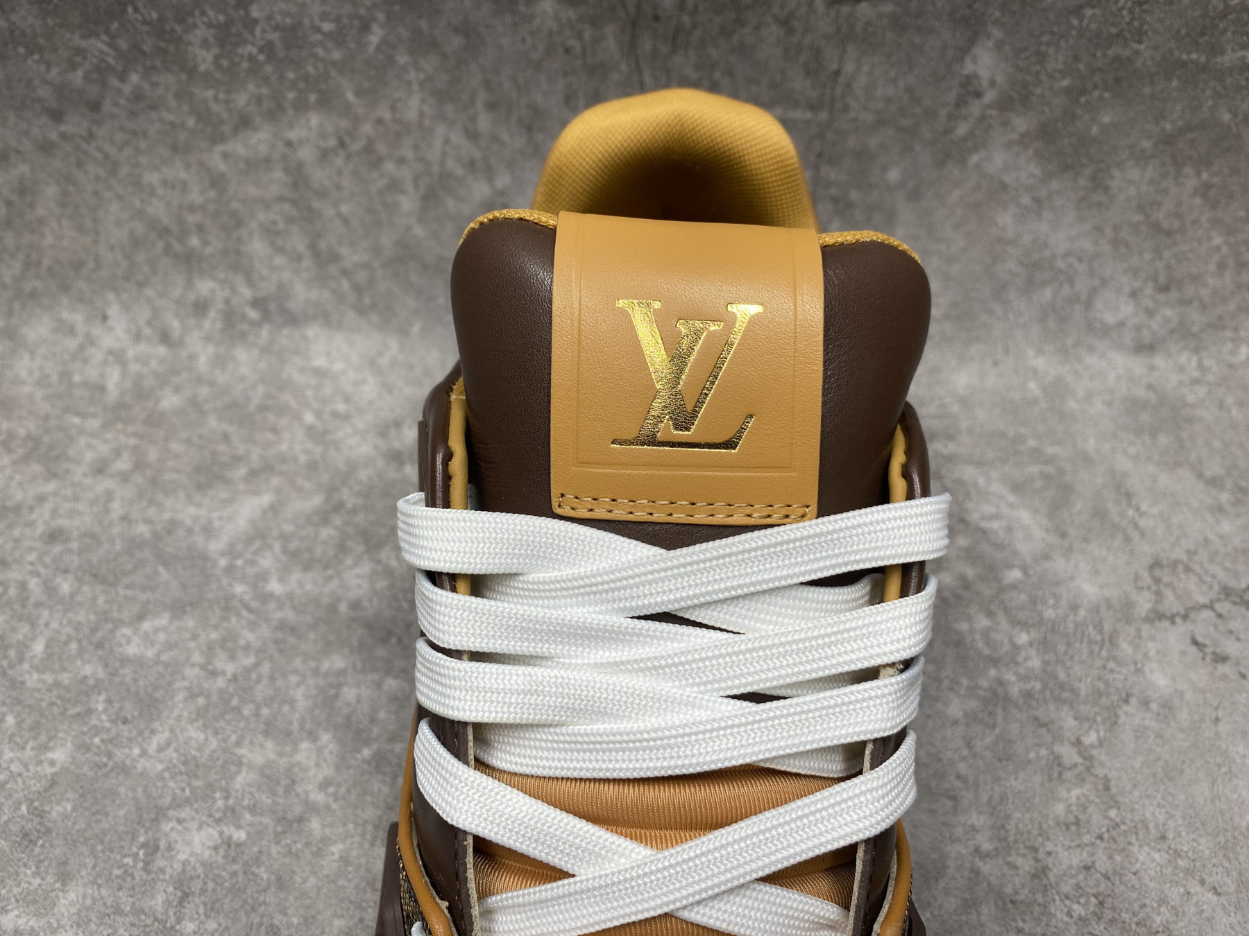 UA LV trainer Sneakers