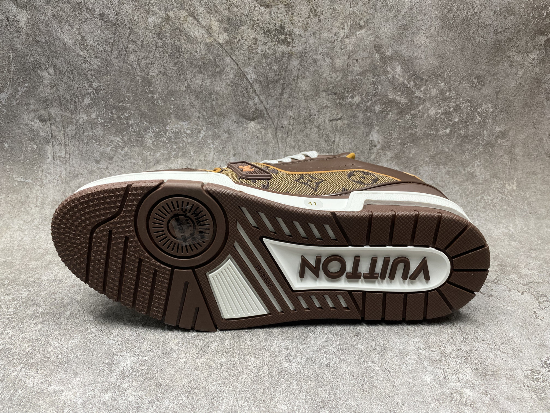 UA LV trainer Sneakers
