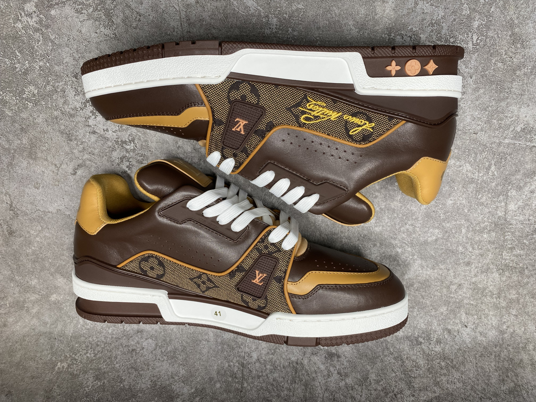 UA LV trainer Sneakers