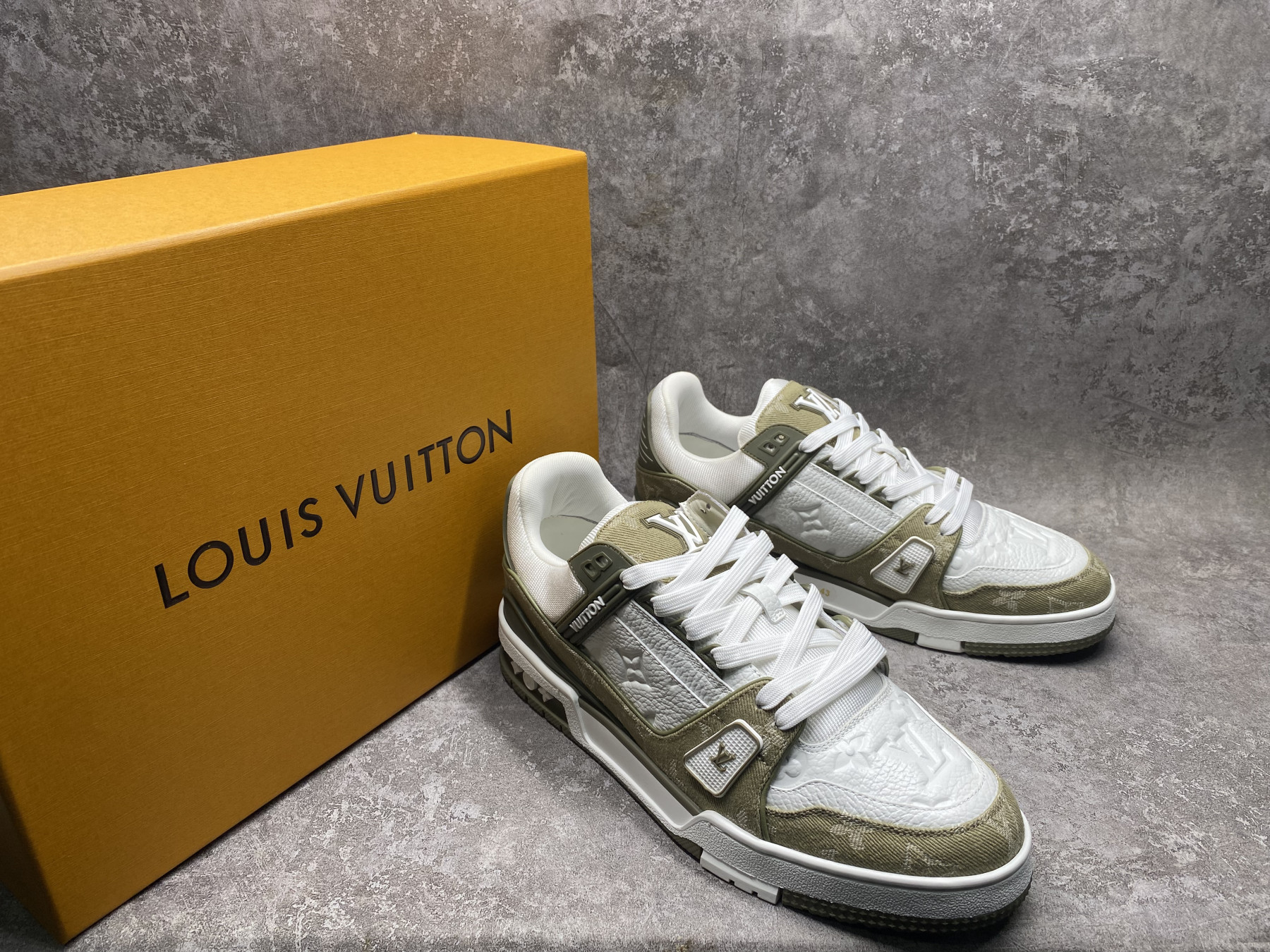 UA LV trainer Sneakers