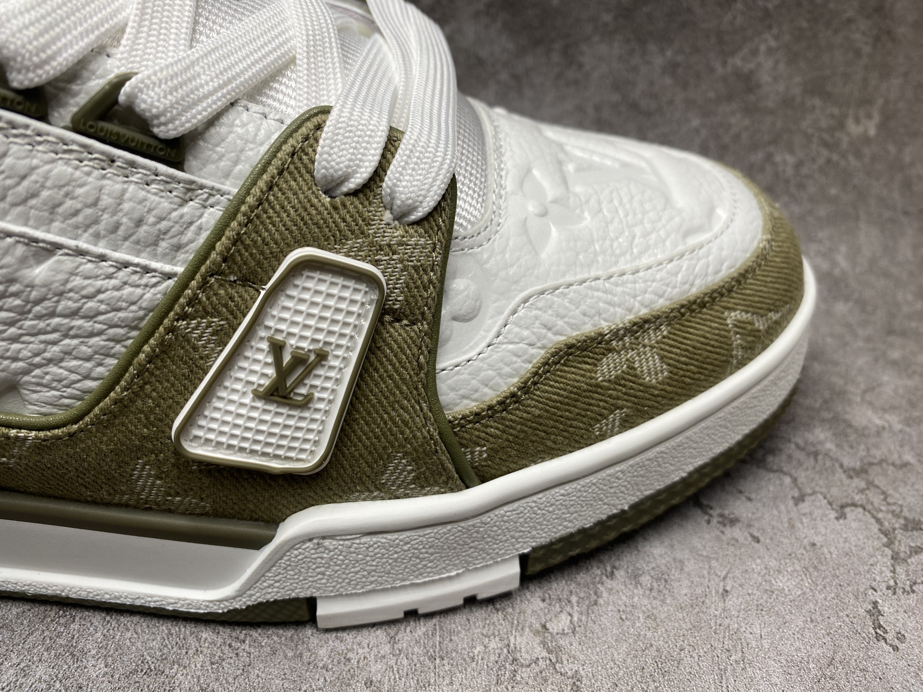 UA LV trainer Sneakers
