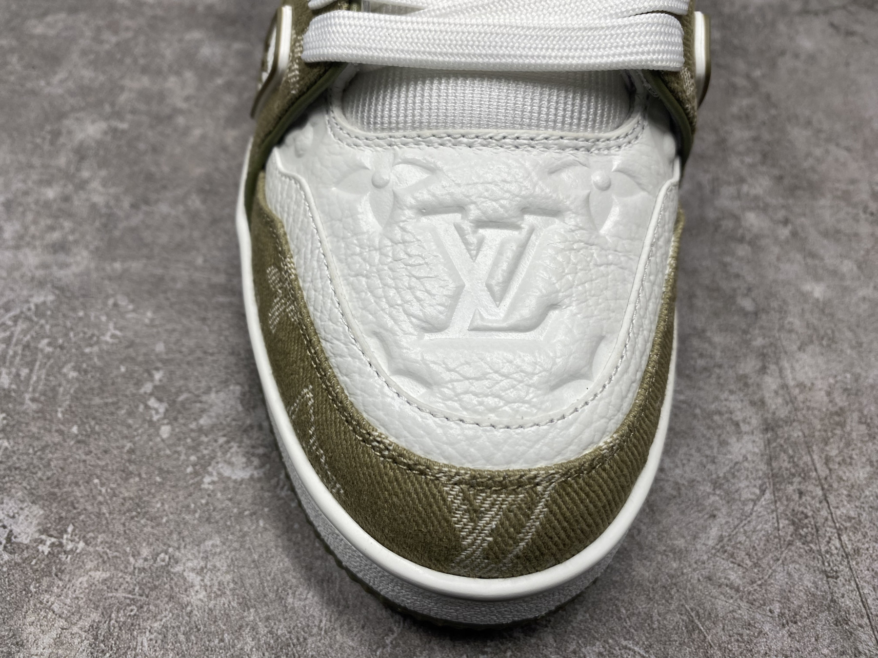 UA LV trainer Sneakers
