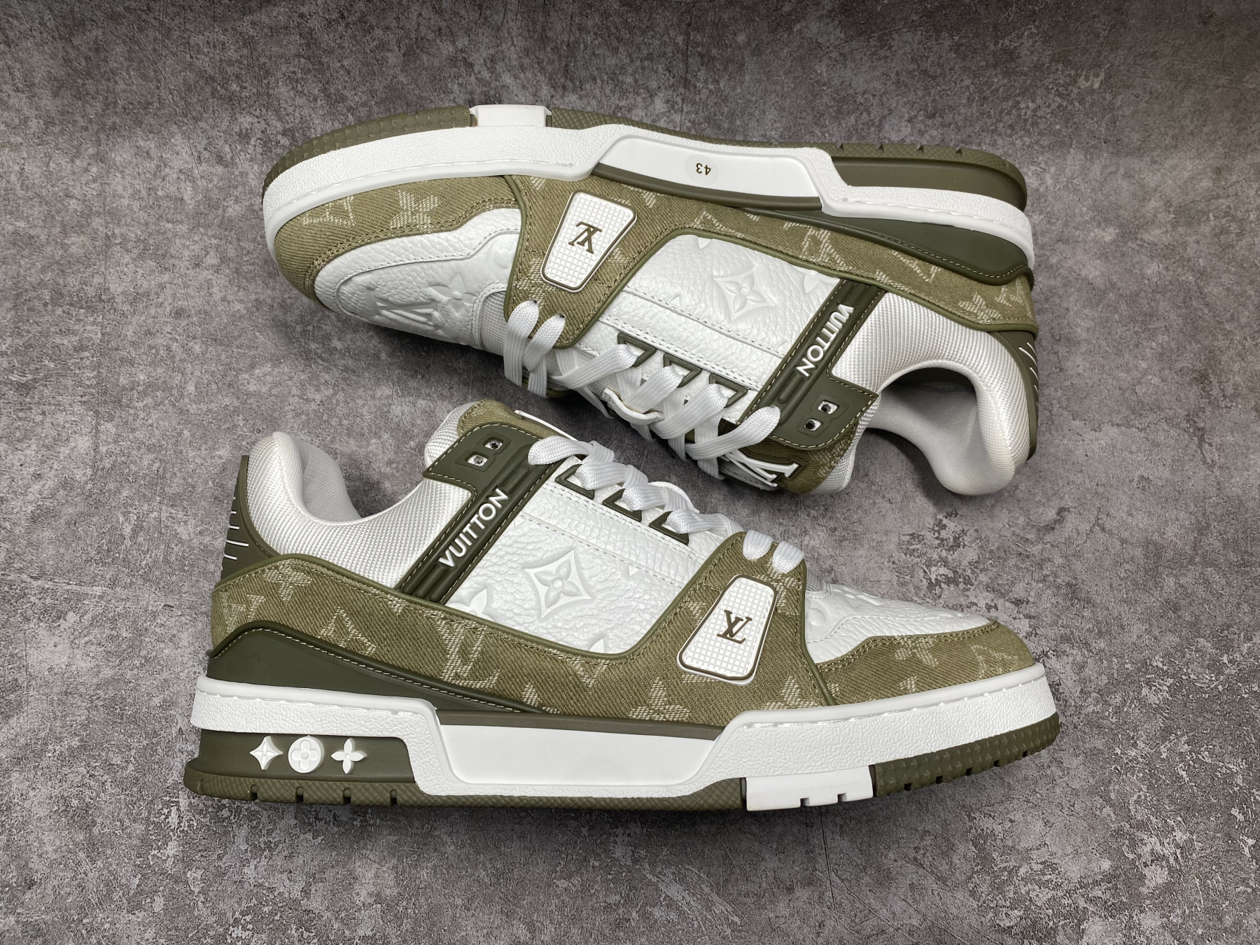 UA LV trainer Sneakers
