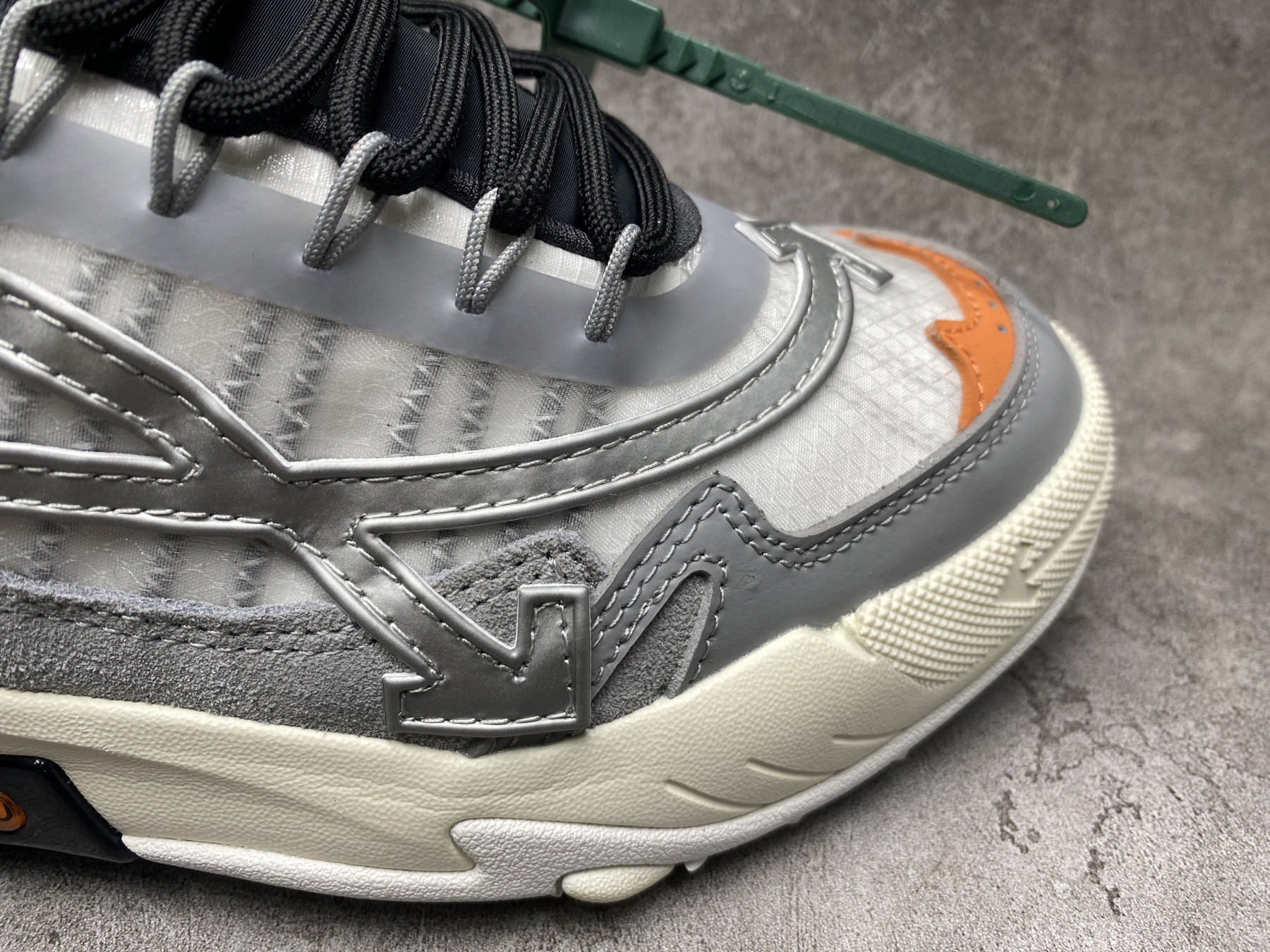 UA Off-White Odsy-2000 Sneaker