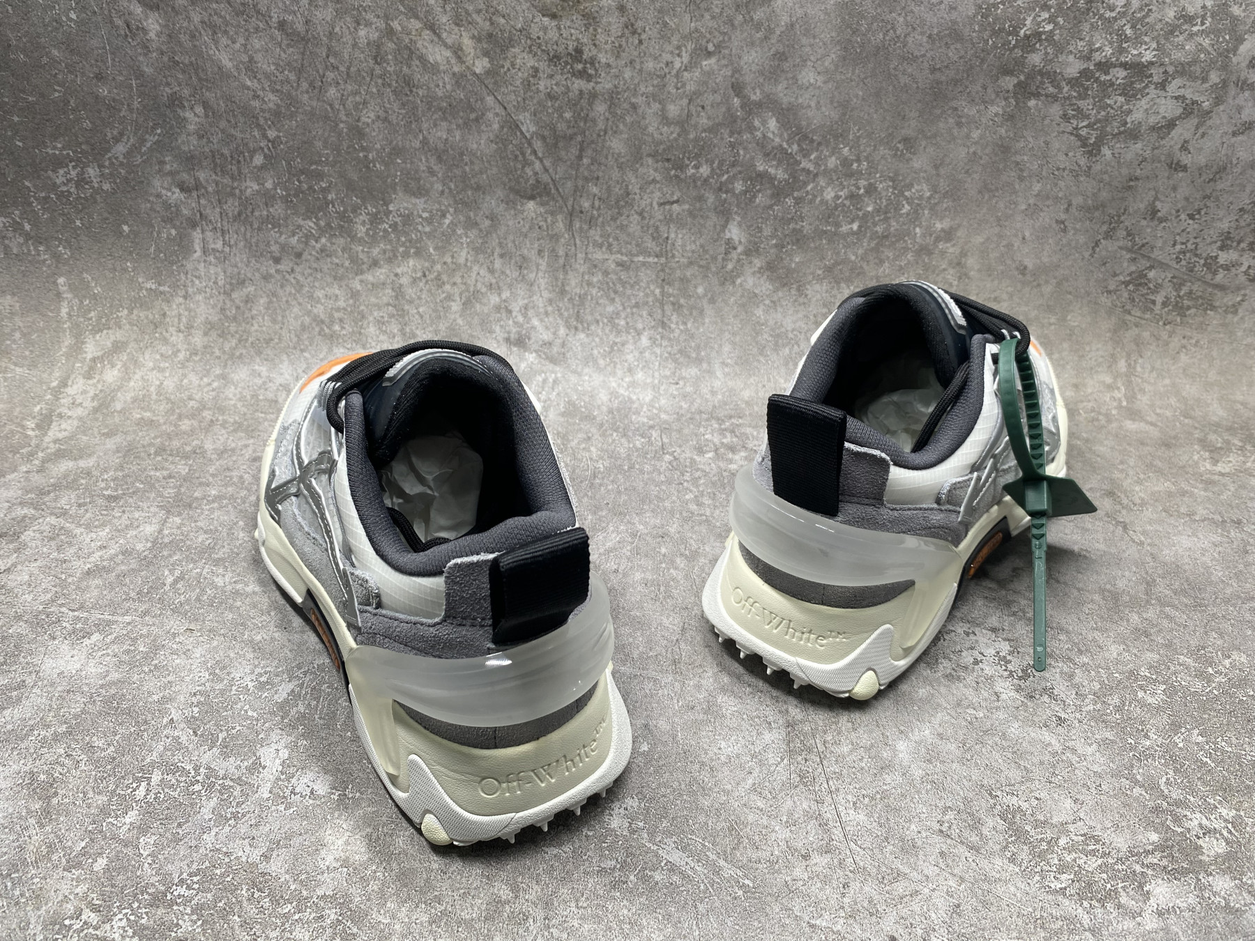 UA Off-White Odsy-2000 Sneaker