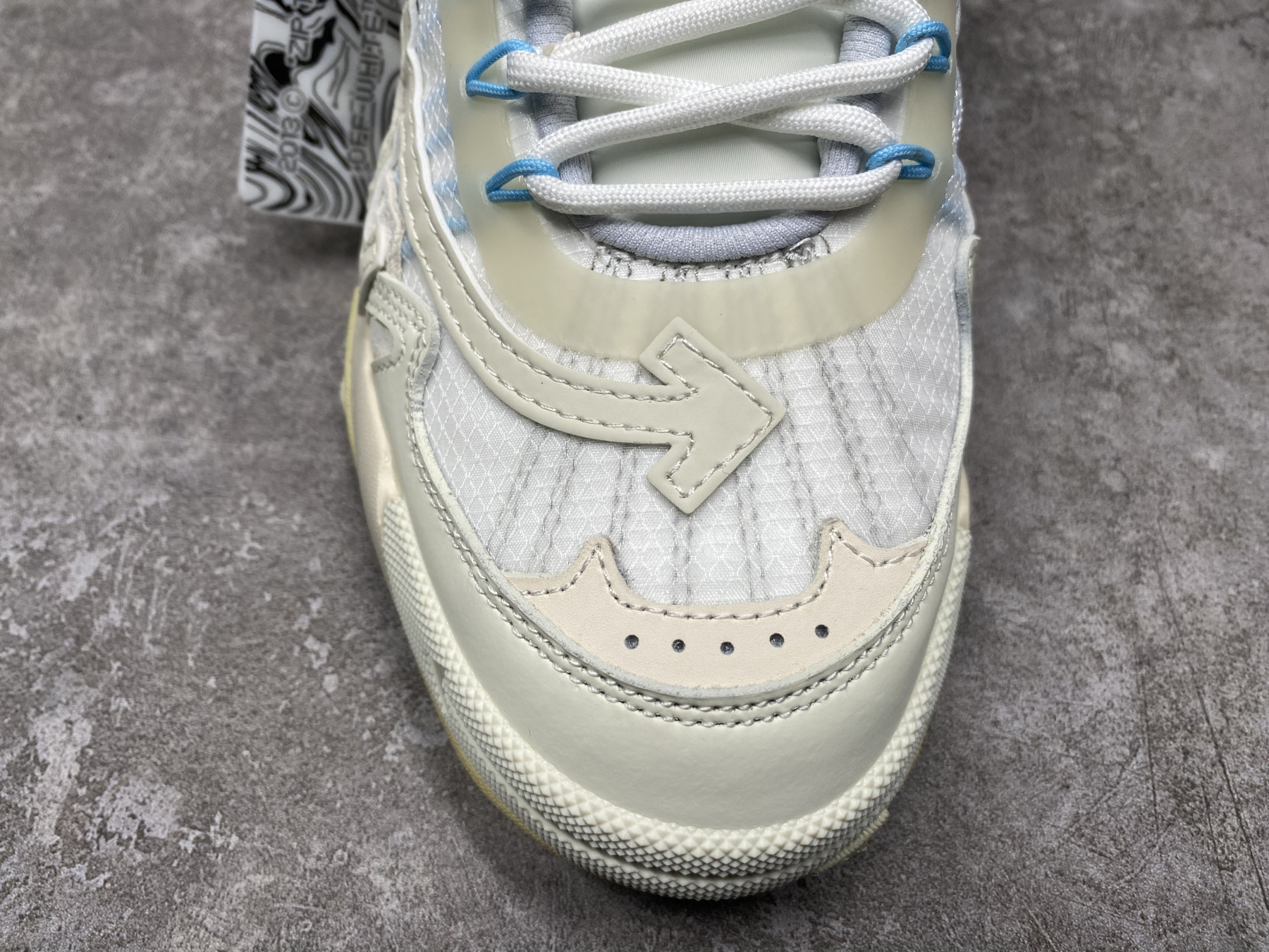 UA Off-White Odsy-2000 Sneaker
