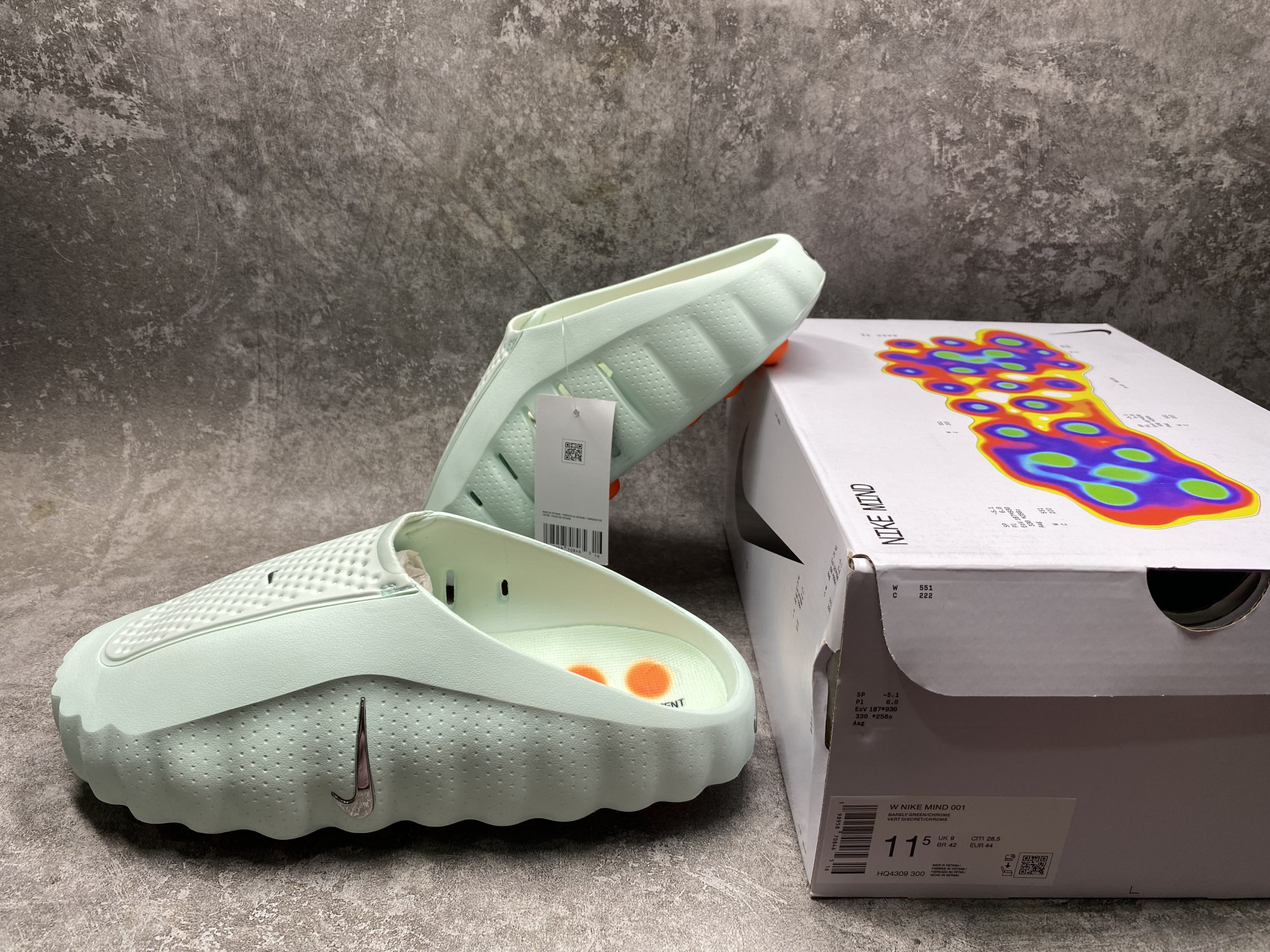 Nike Mind 001 Slide (Runs one size small)