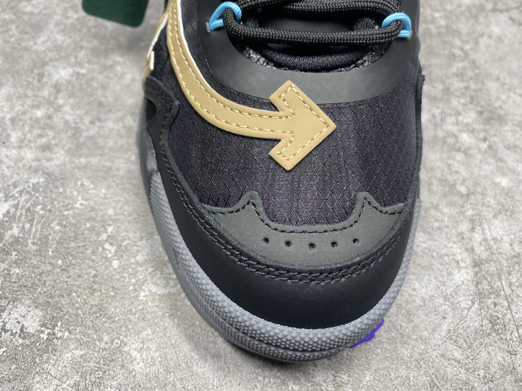 UA Off-White Odsy-2000 Sneaker