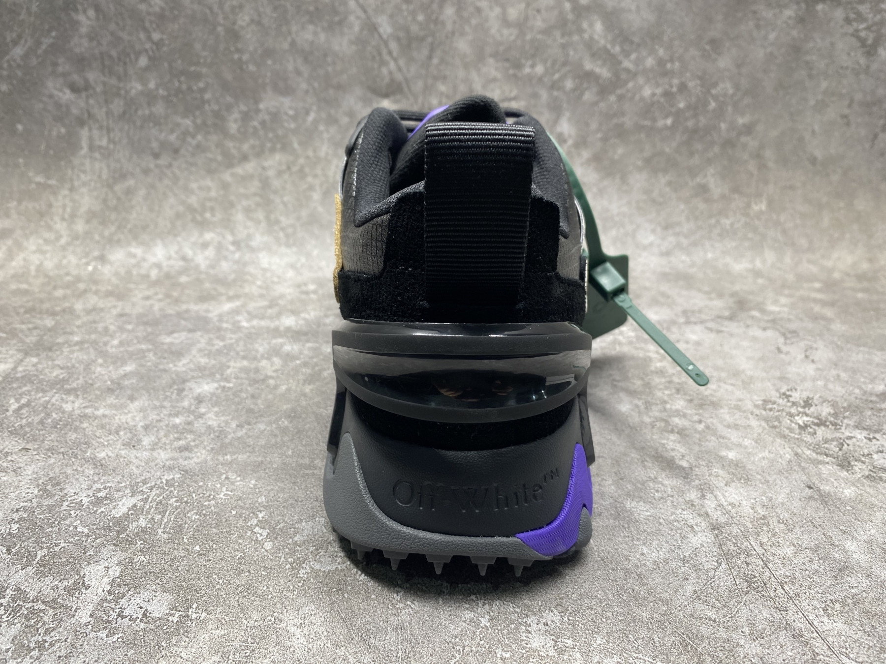 UA Off-White Odsy-2000 Sneaker
