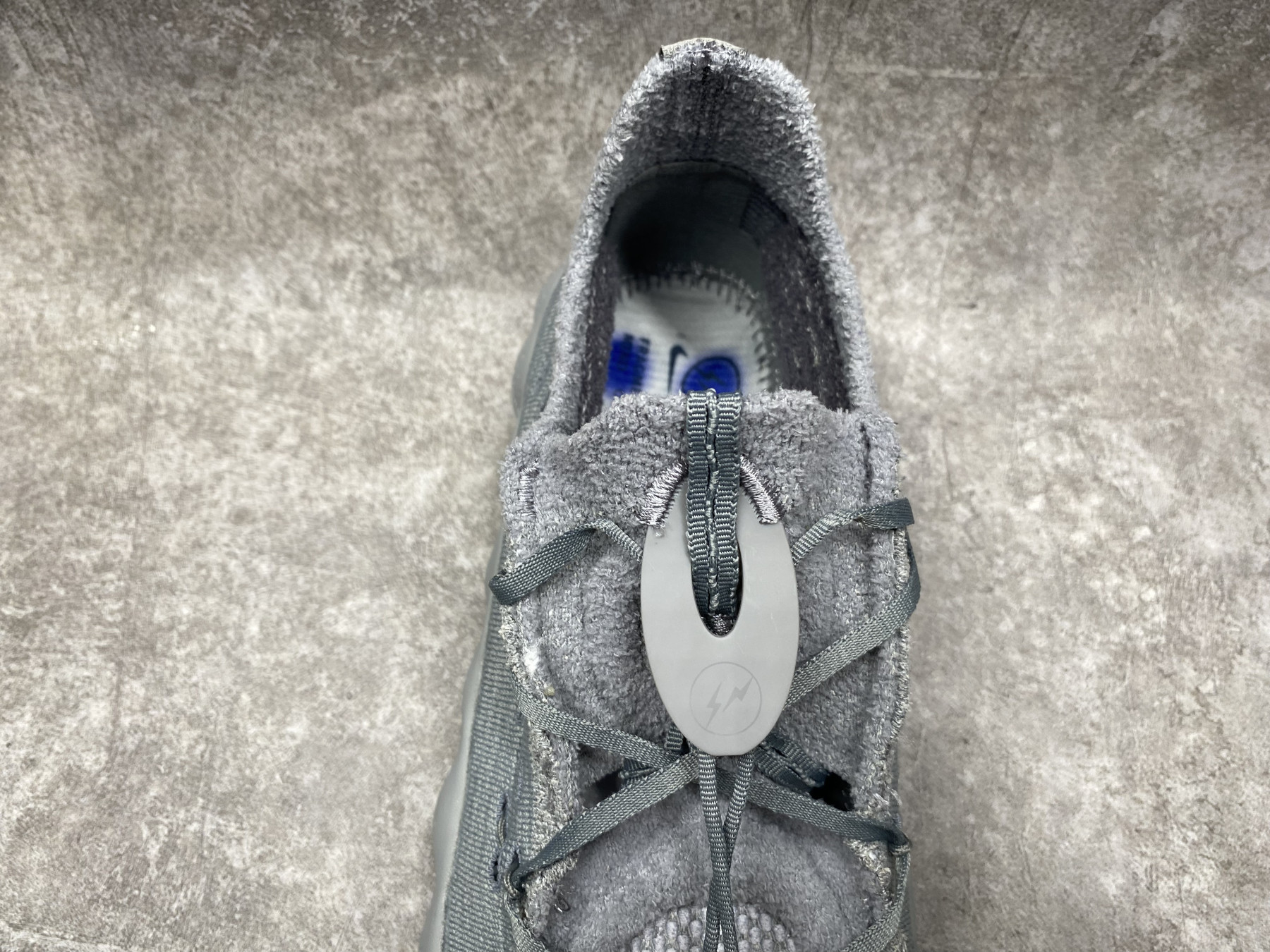 UA Nike Mind 002 Flyknit