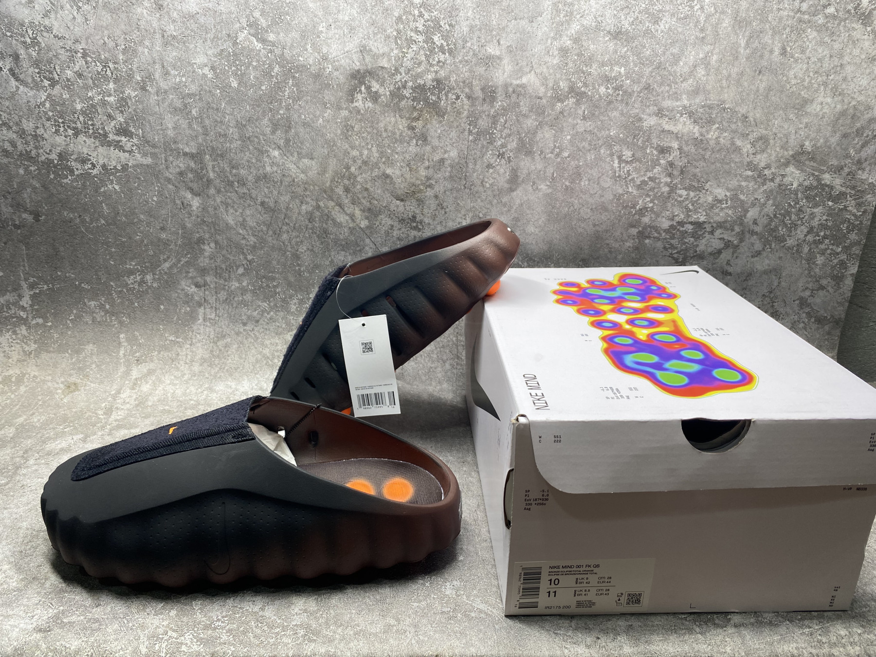 Nike Mind 001 Slide (Runs one size small)