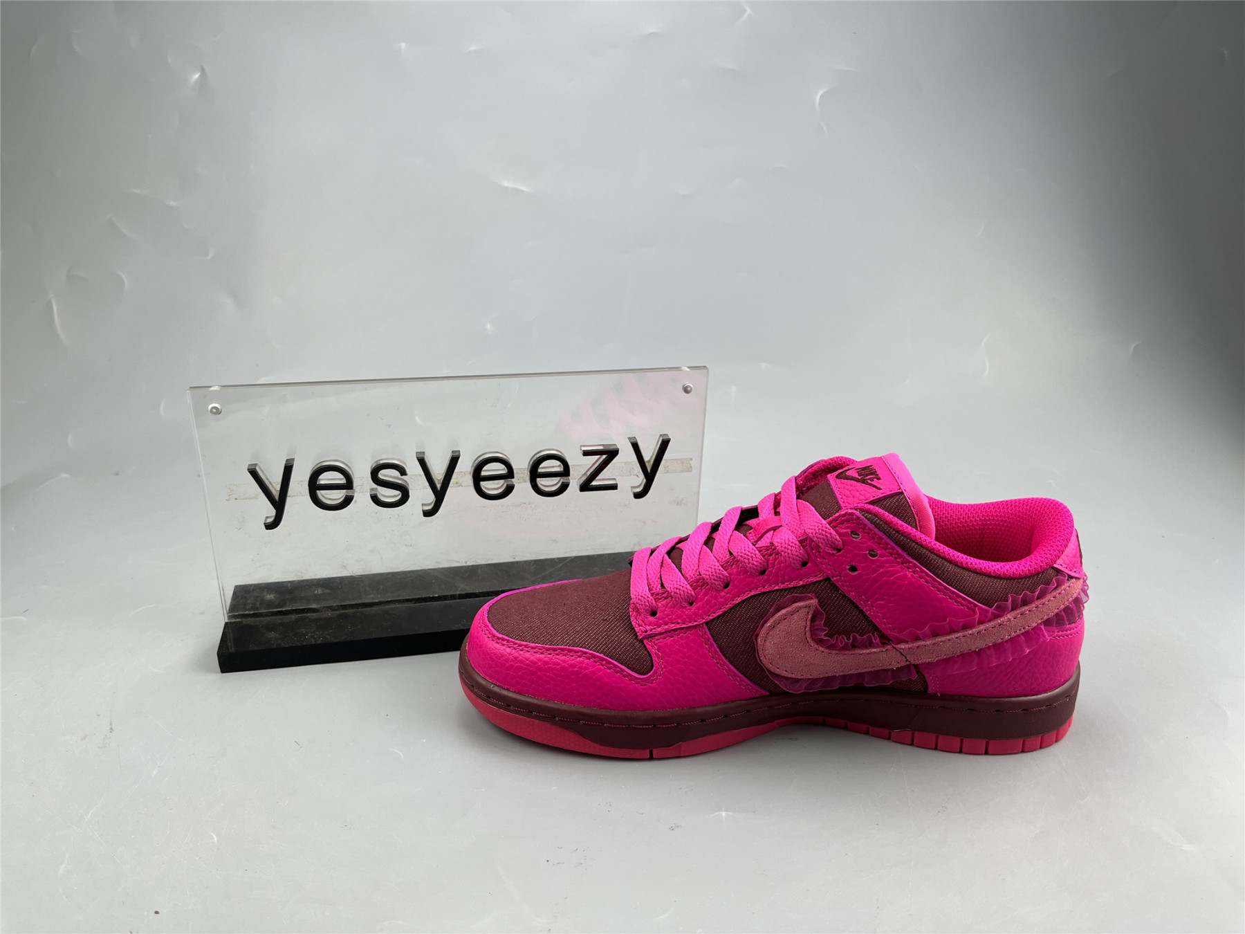 UA NIKE WMNS DUNK LOW