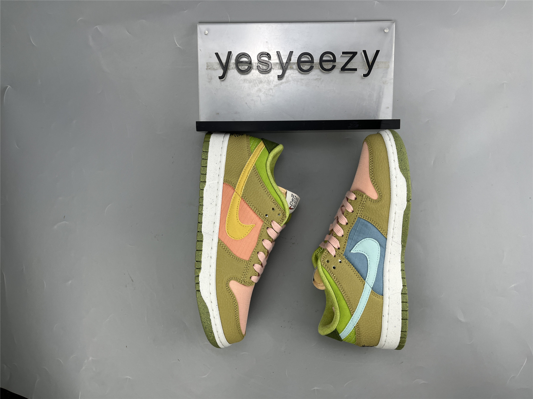 UA NIKE DUNK LOW 