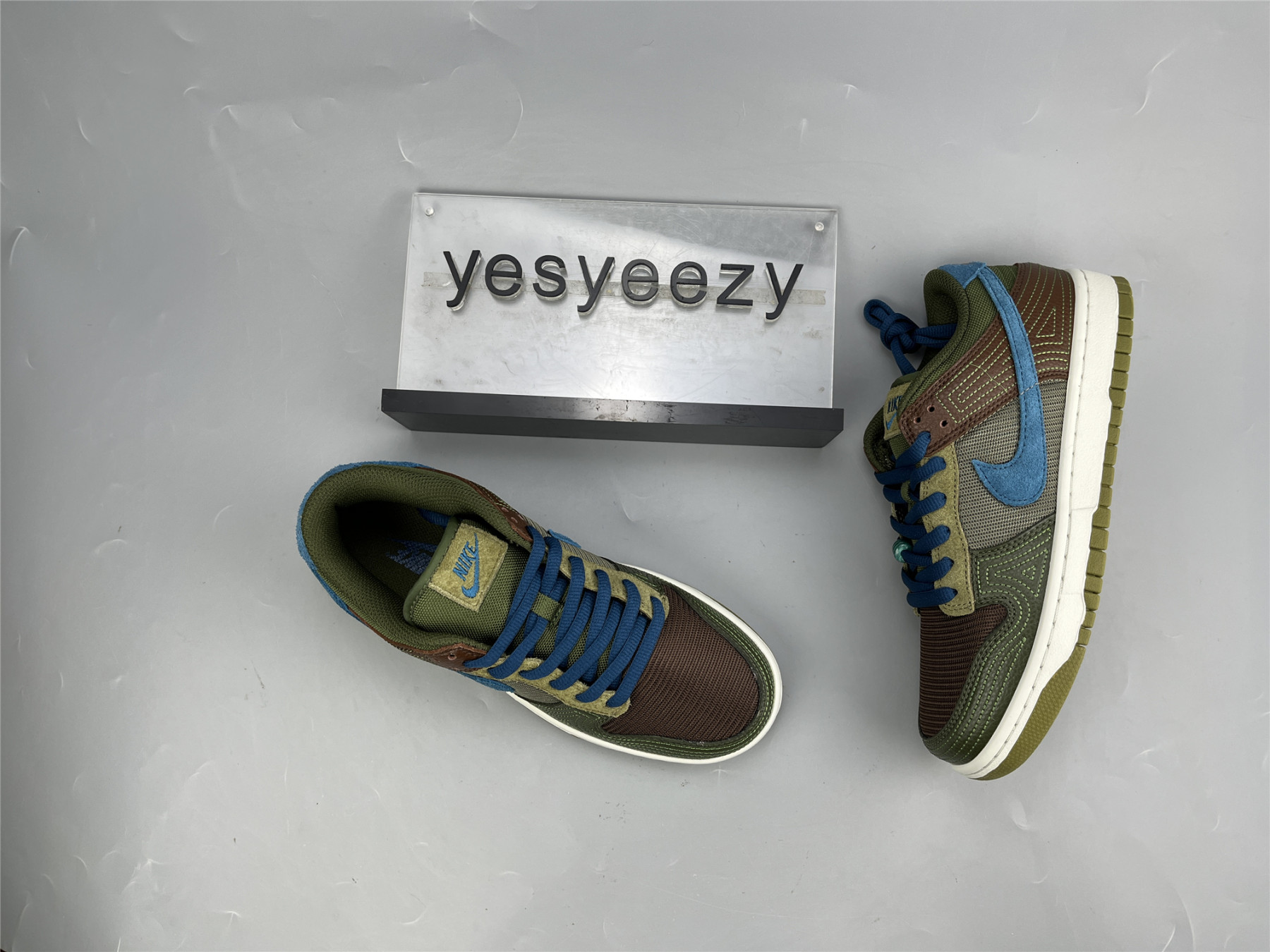 UA NIKE DUNK LOW NH