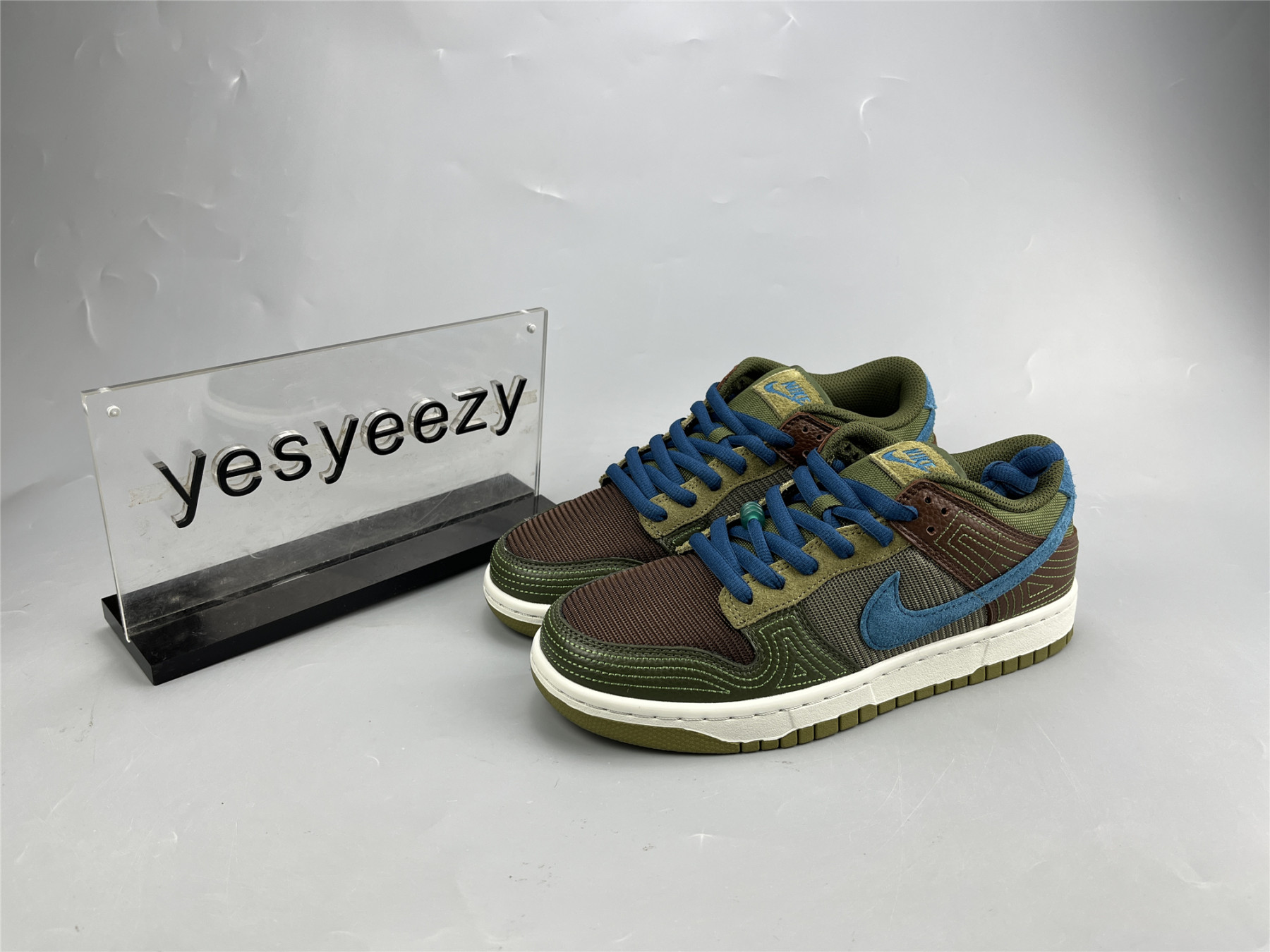 UA NIKE DUNK LOW NH
