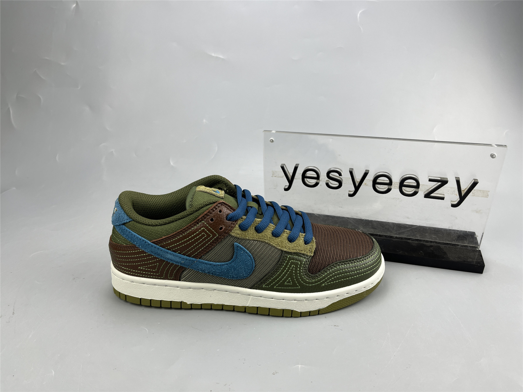 UA NIKE DUNK LOW NH