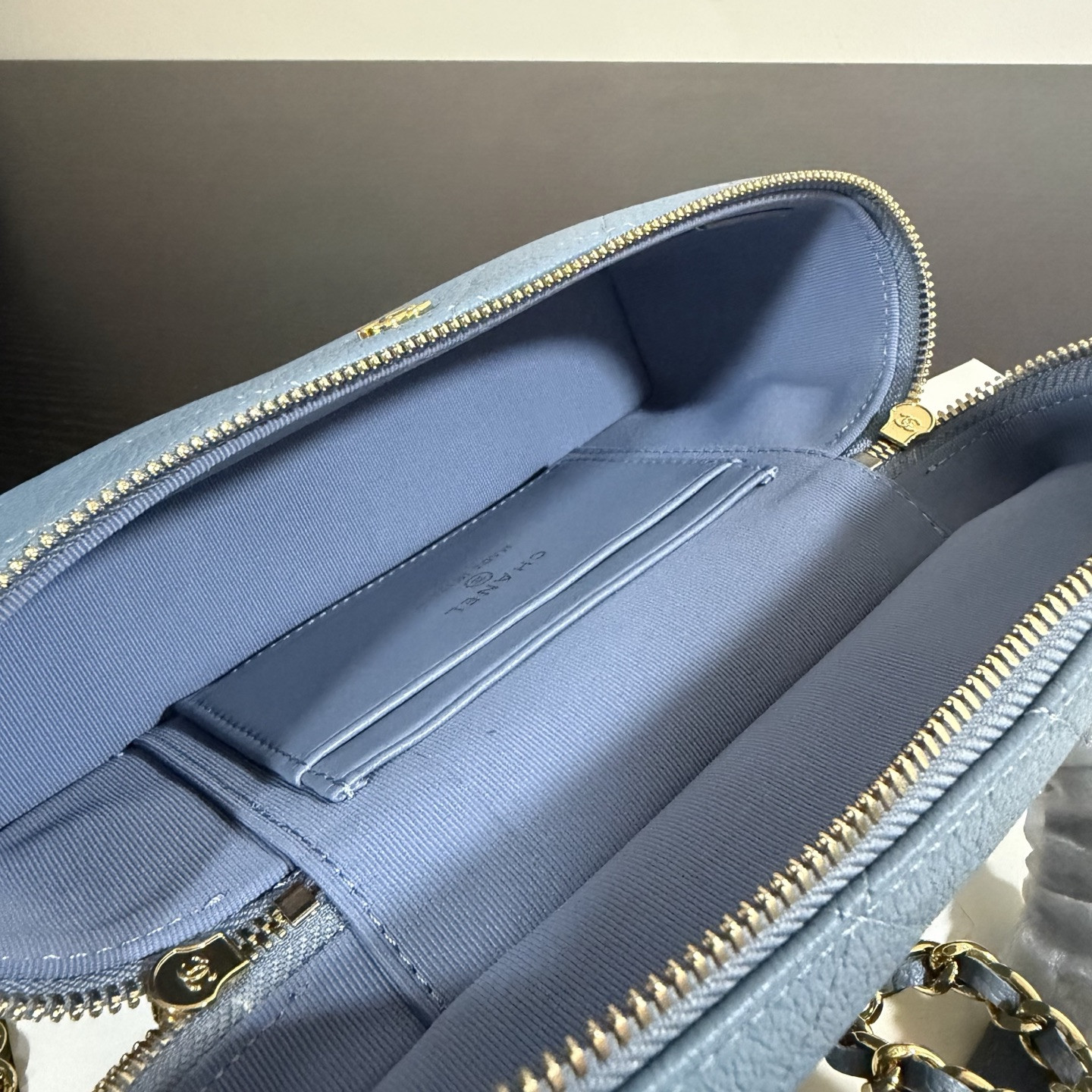 CHANEL Classic Vanity with chain Handbag 17x19.5x5cm