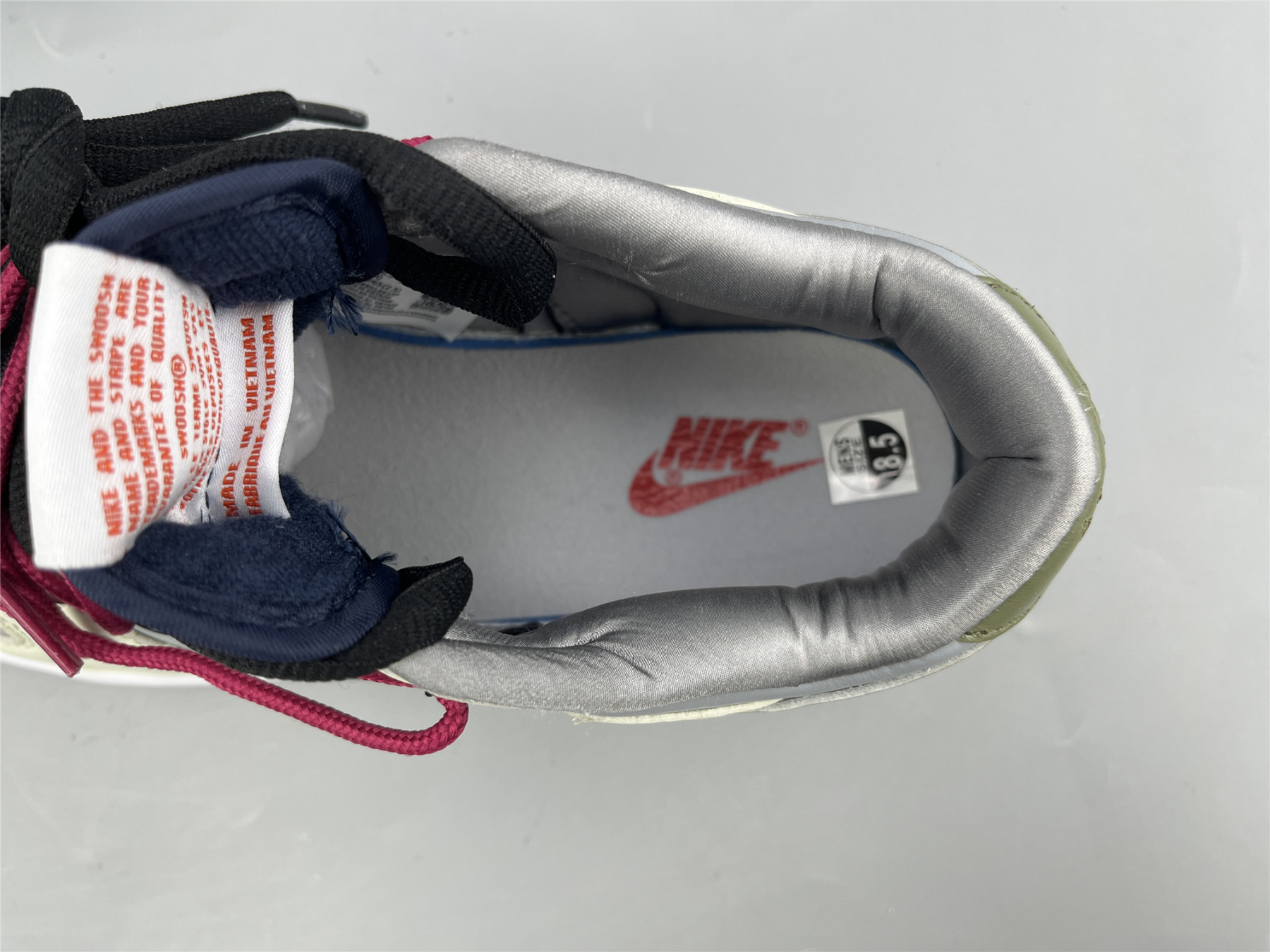 UA NIKE WMNS DUNK LOW SP
