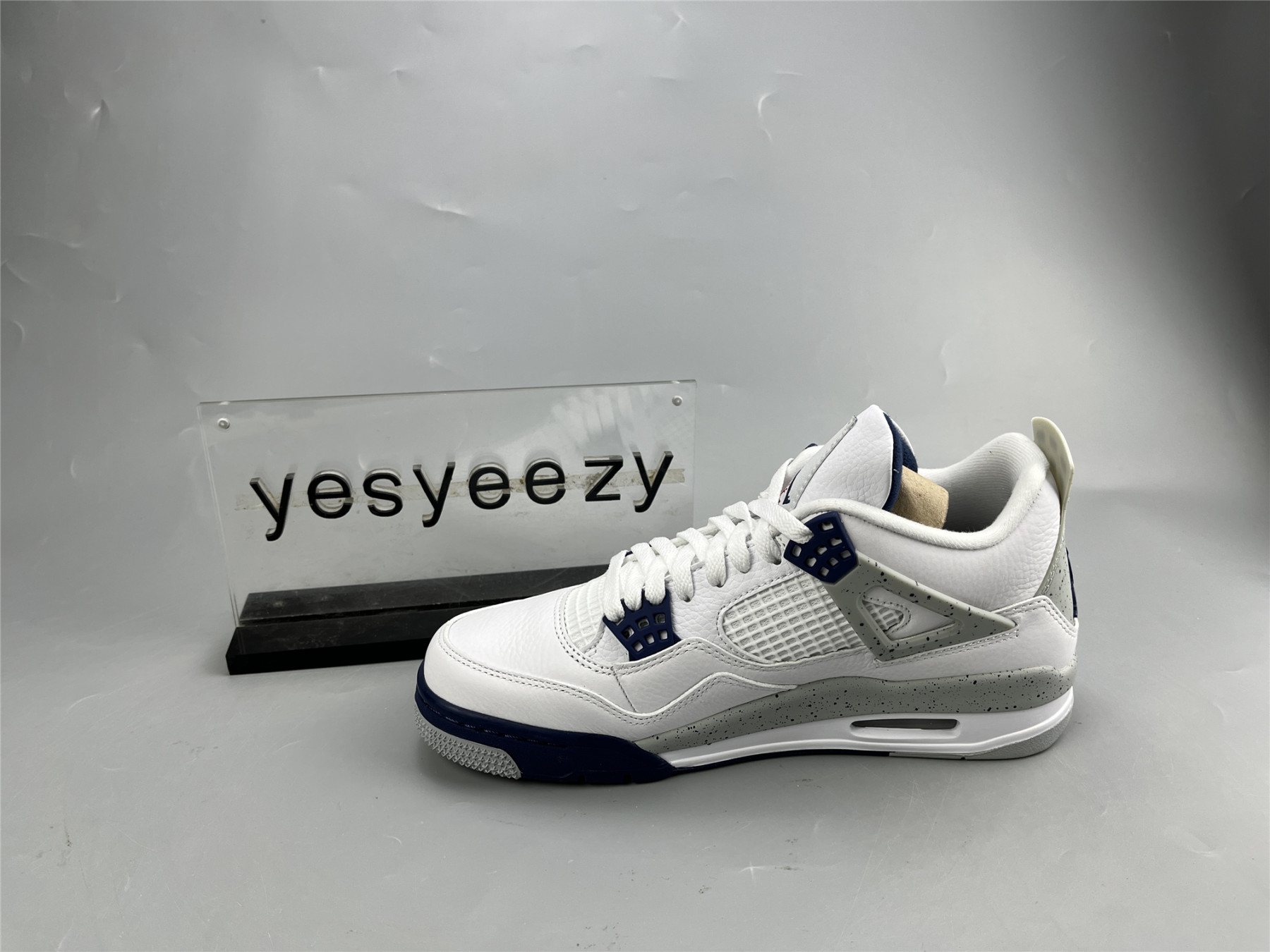 UA AIR JORDAN 4 RETRO 