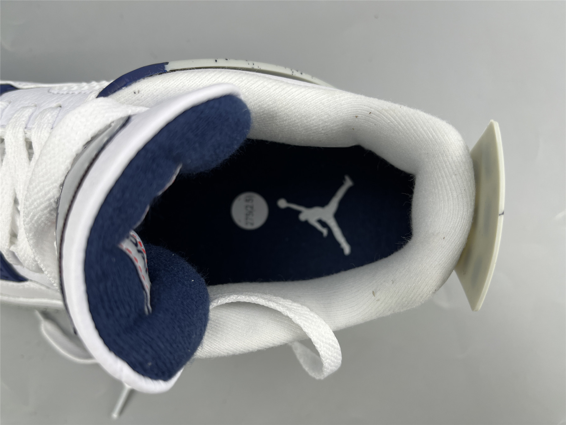 UA AIR JORDAN 4 RETRO 