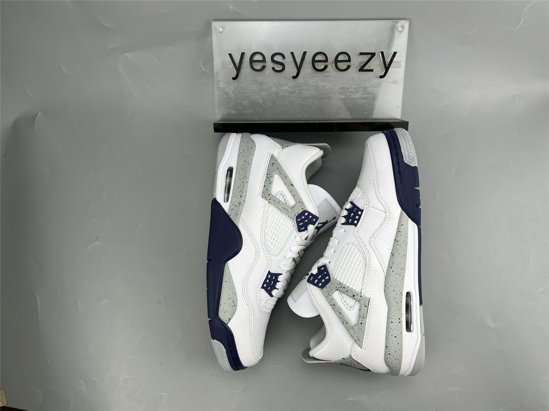 UA AIR JORDAN 4 RETRO 