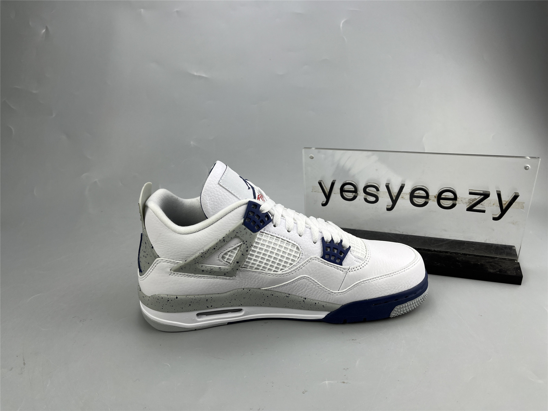UA AIR JORDAN 4 RETRO 