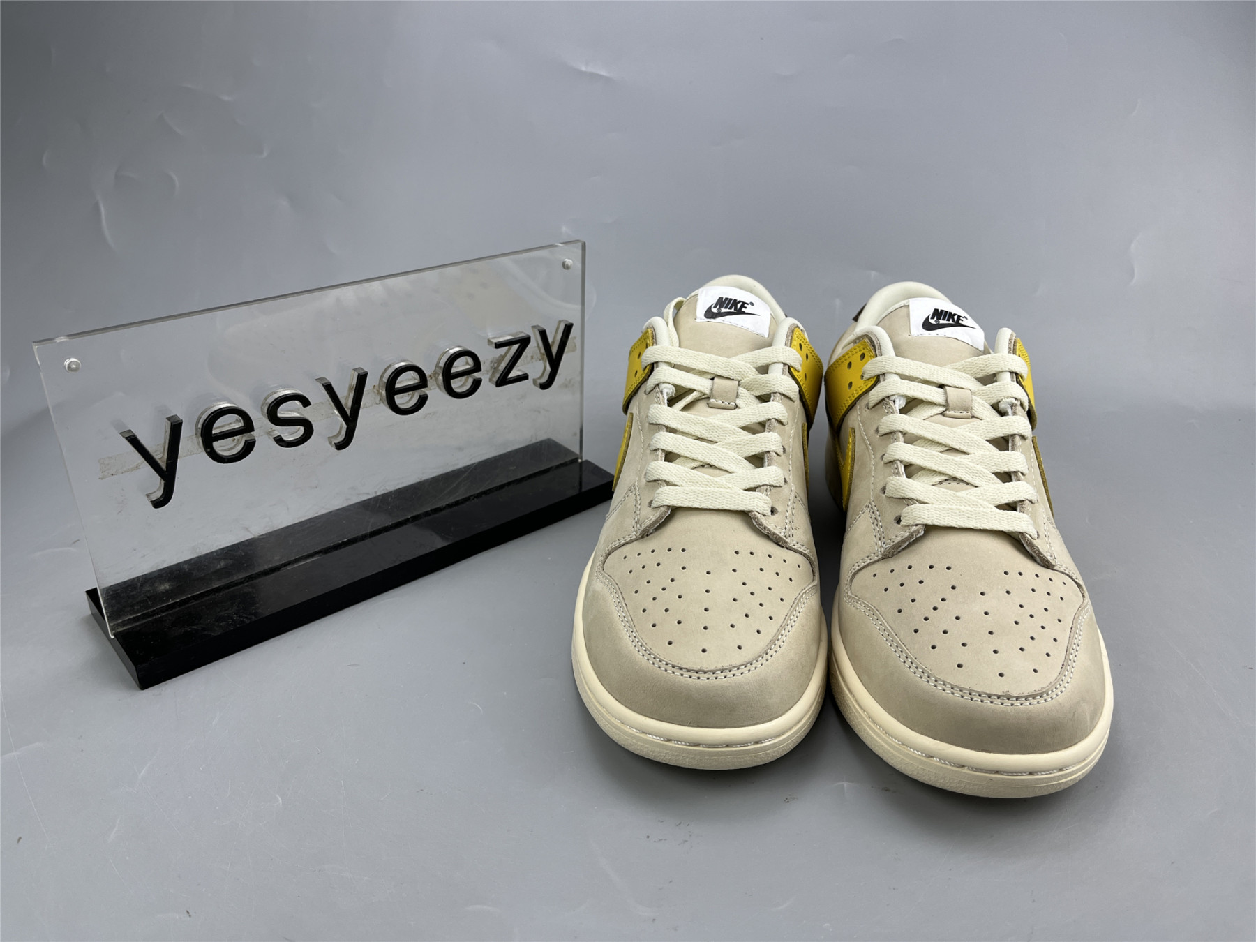 UA NIKE WMNS DUNK LOW LX