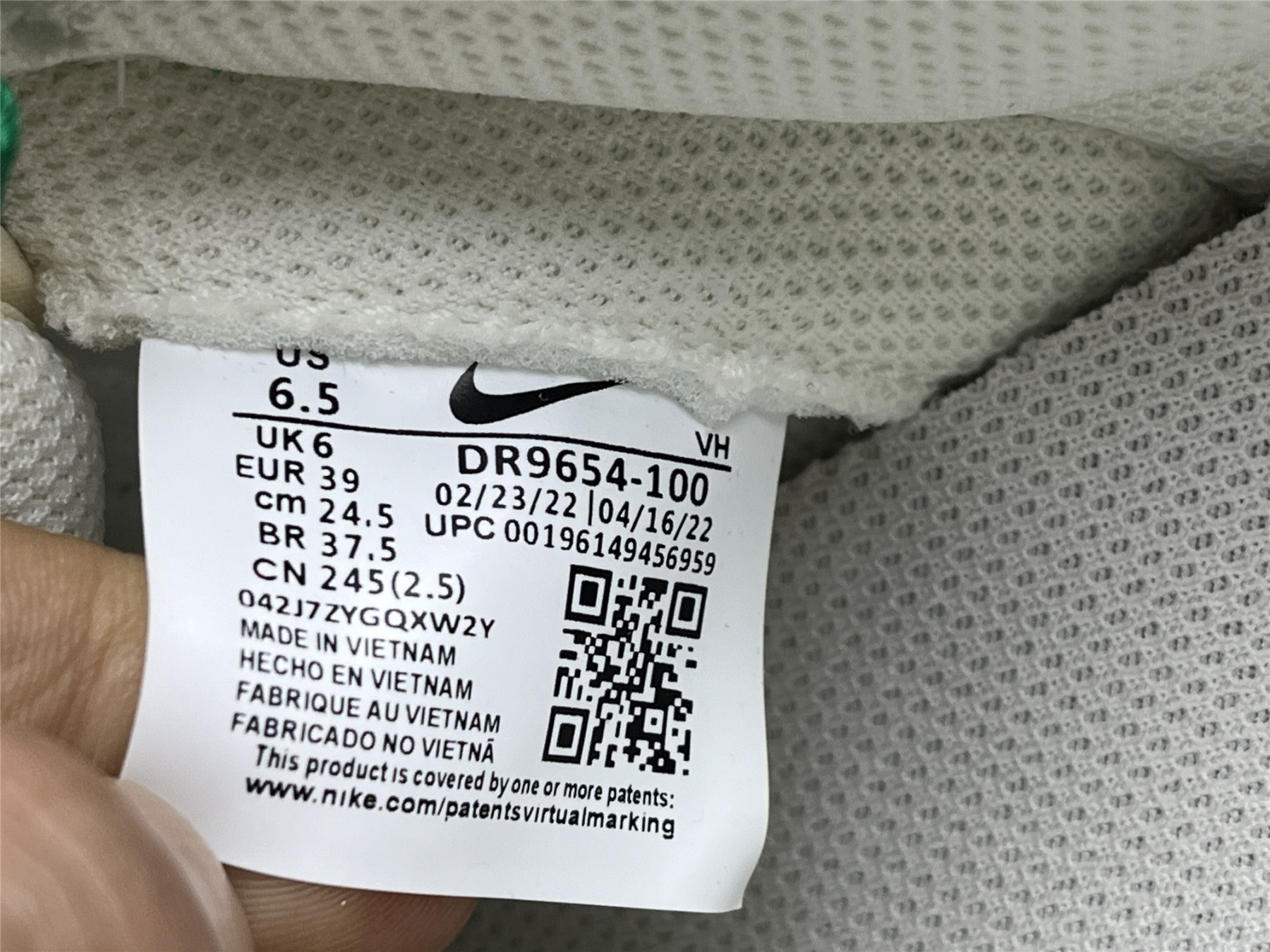 UA NIKE DUNK LOW SE 