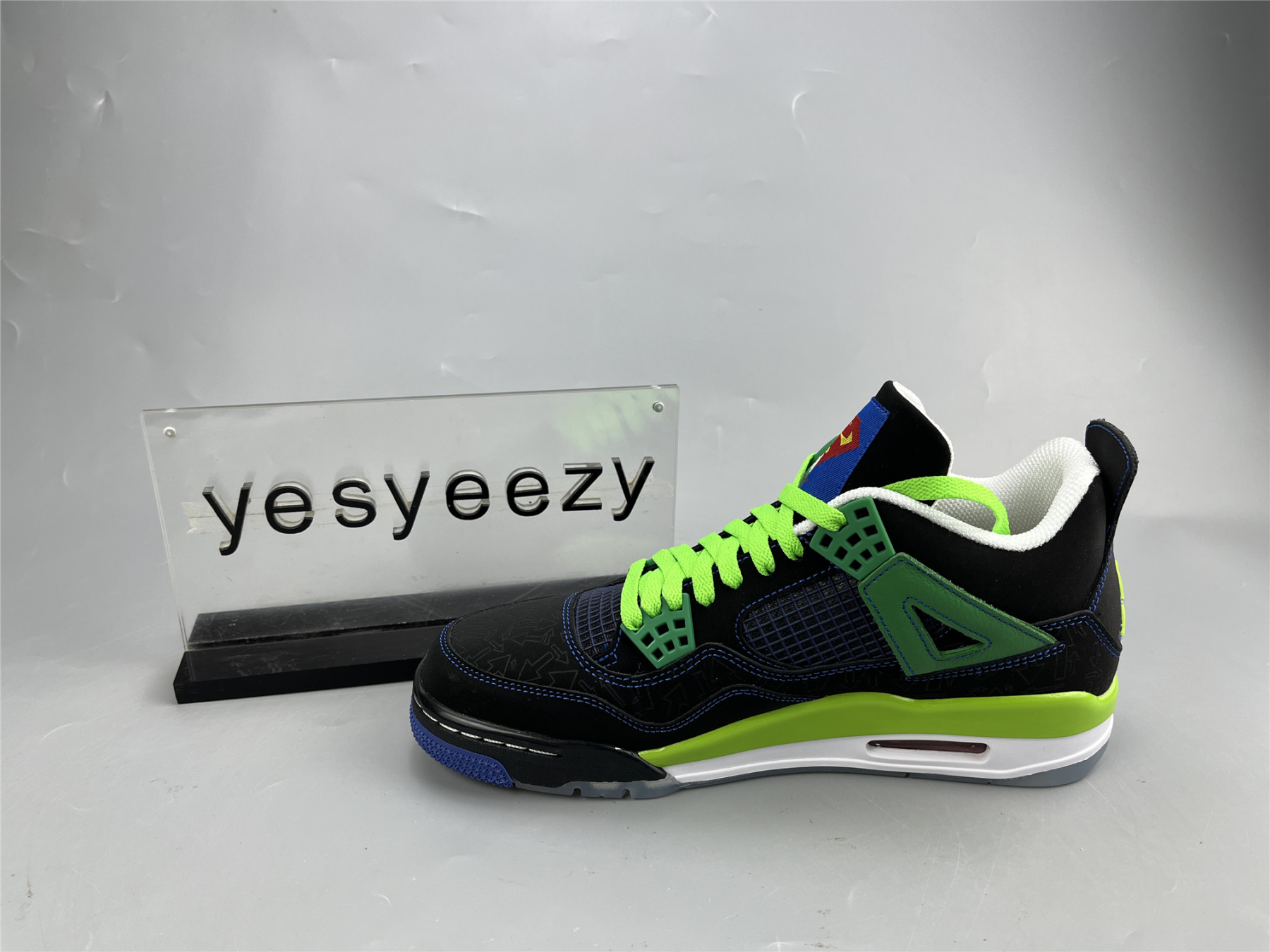 UA AIR JORDAN 4 RETRO 