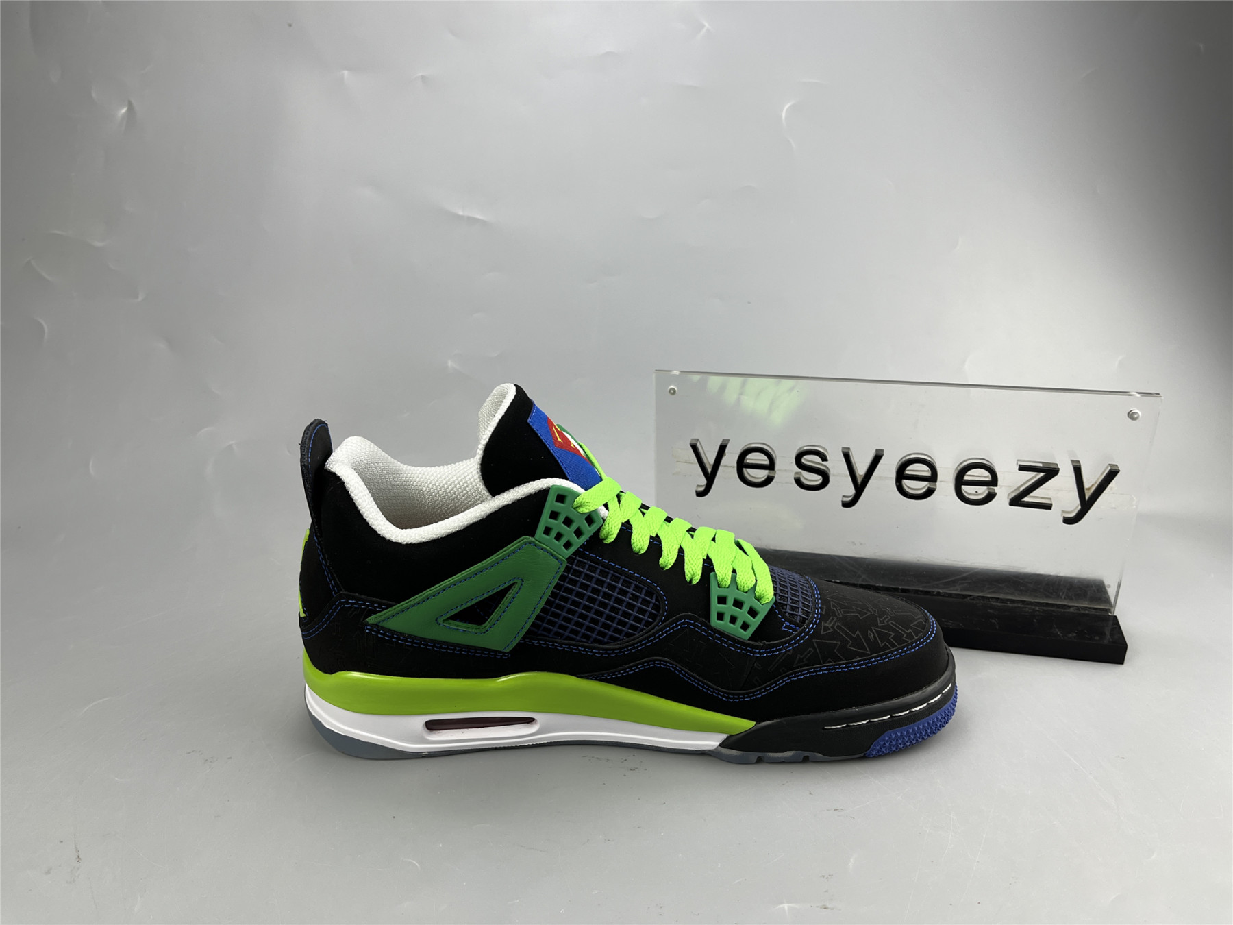 UA AIR JORDAN 4 RETRO 