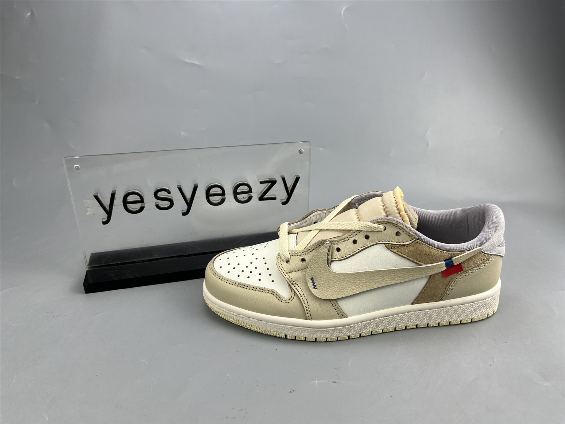 UA AIR JORDAN 1 LOW