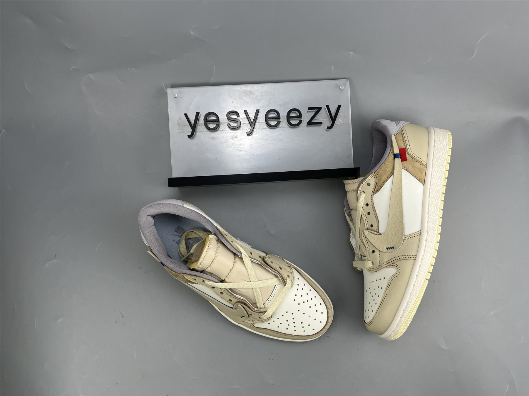 UA AIR JORDAN 1 LOW