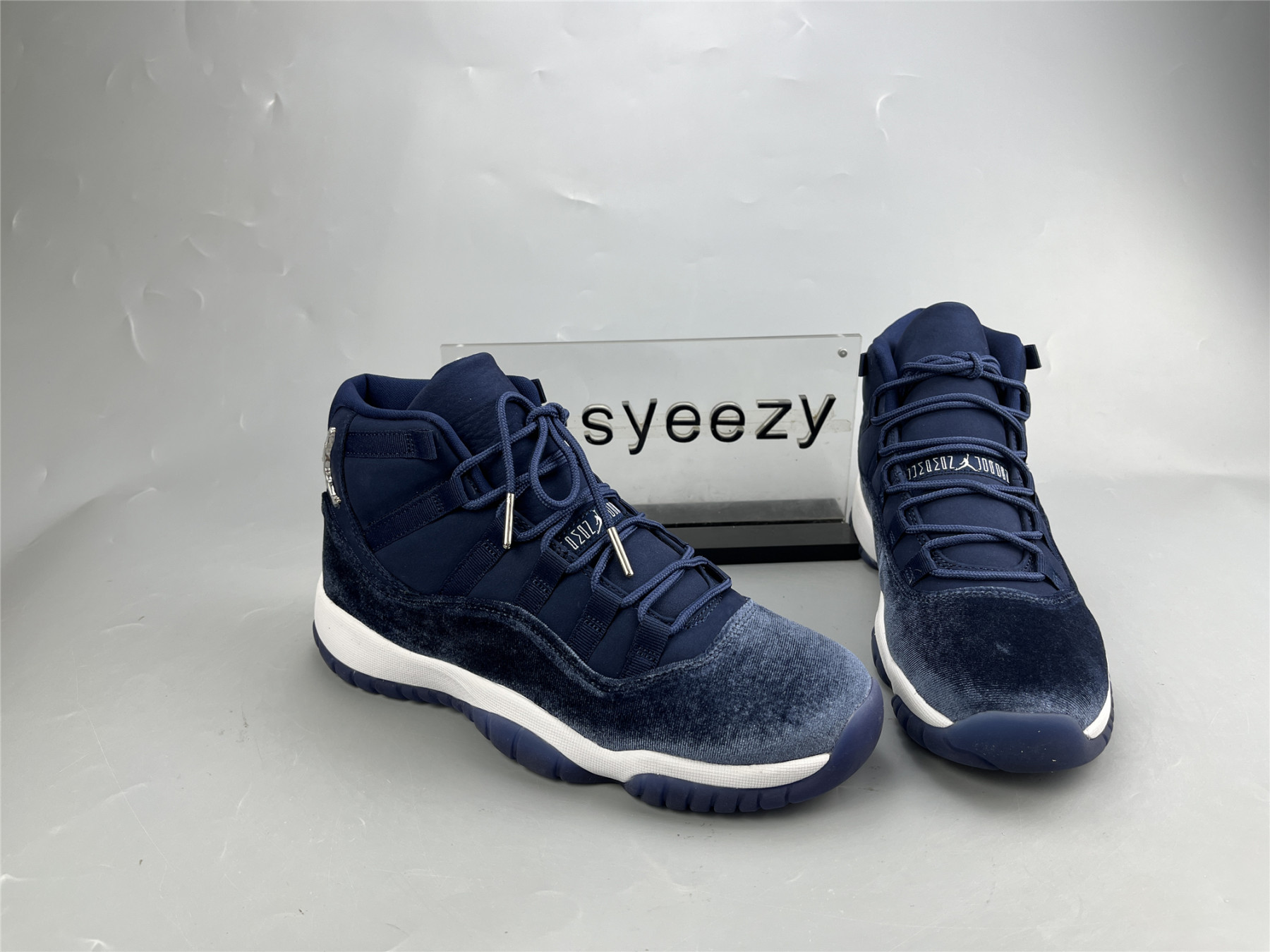 UA WMNS AIR JORDAN 11 RETRO