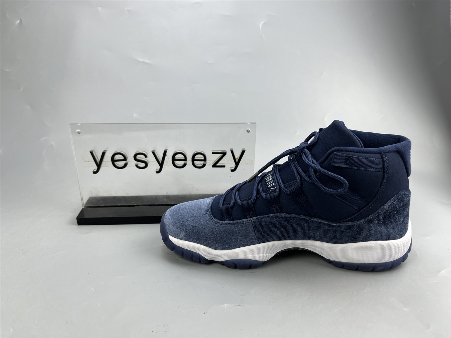 UA WMNS AIR JORDAN 11 RETRO