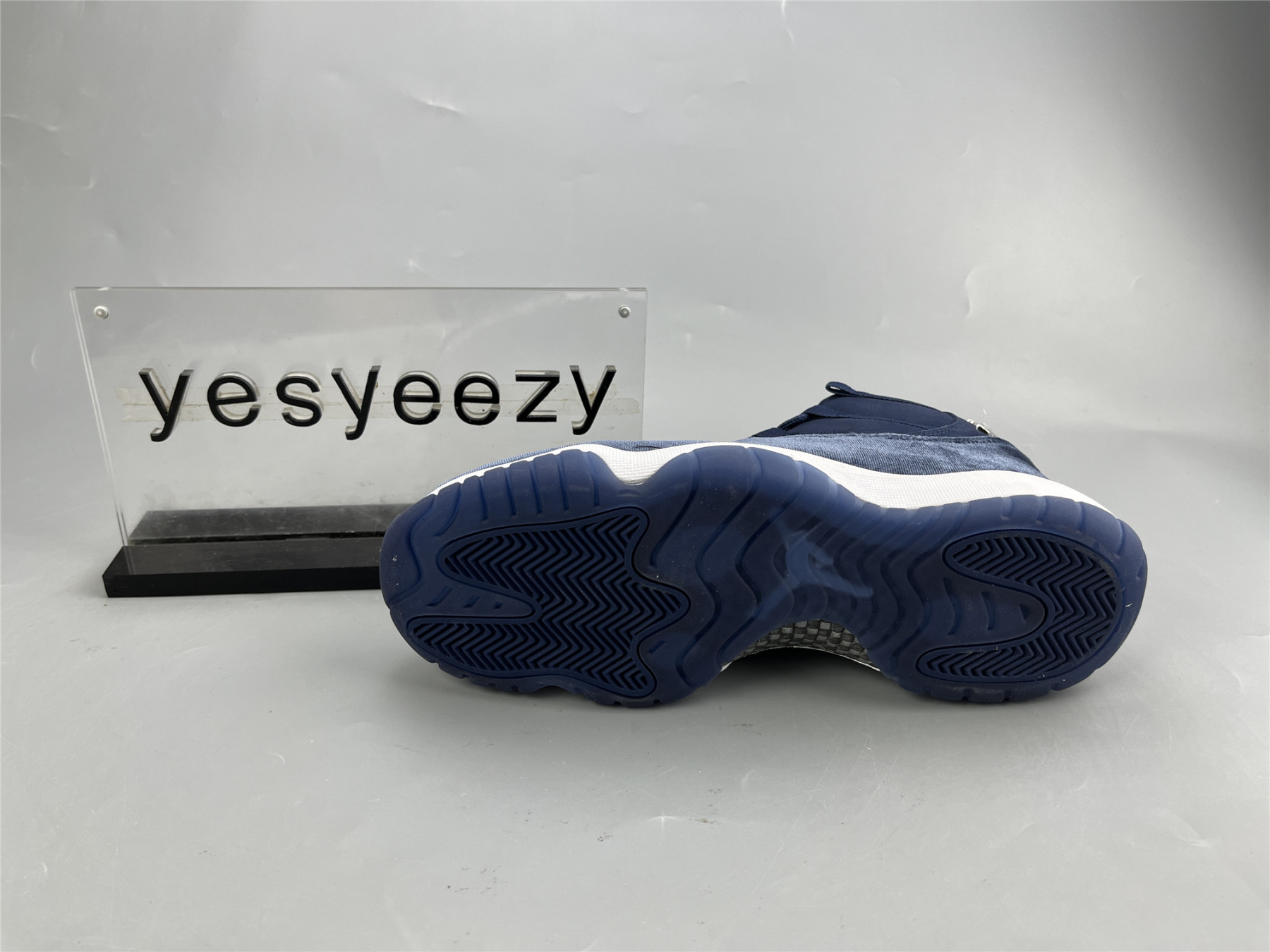 UA WMNS AIR JORDAN 11 RETRO