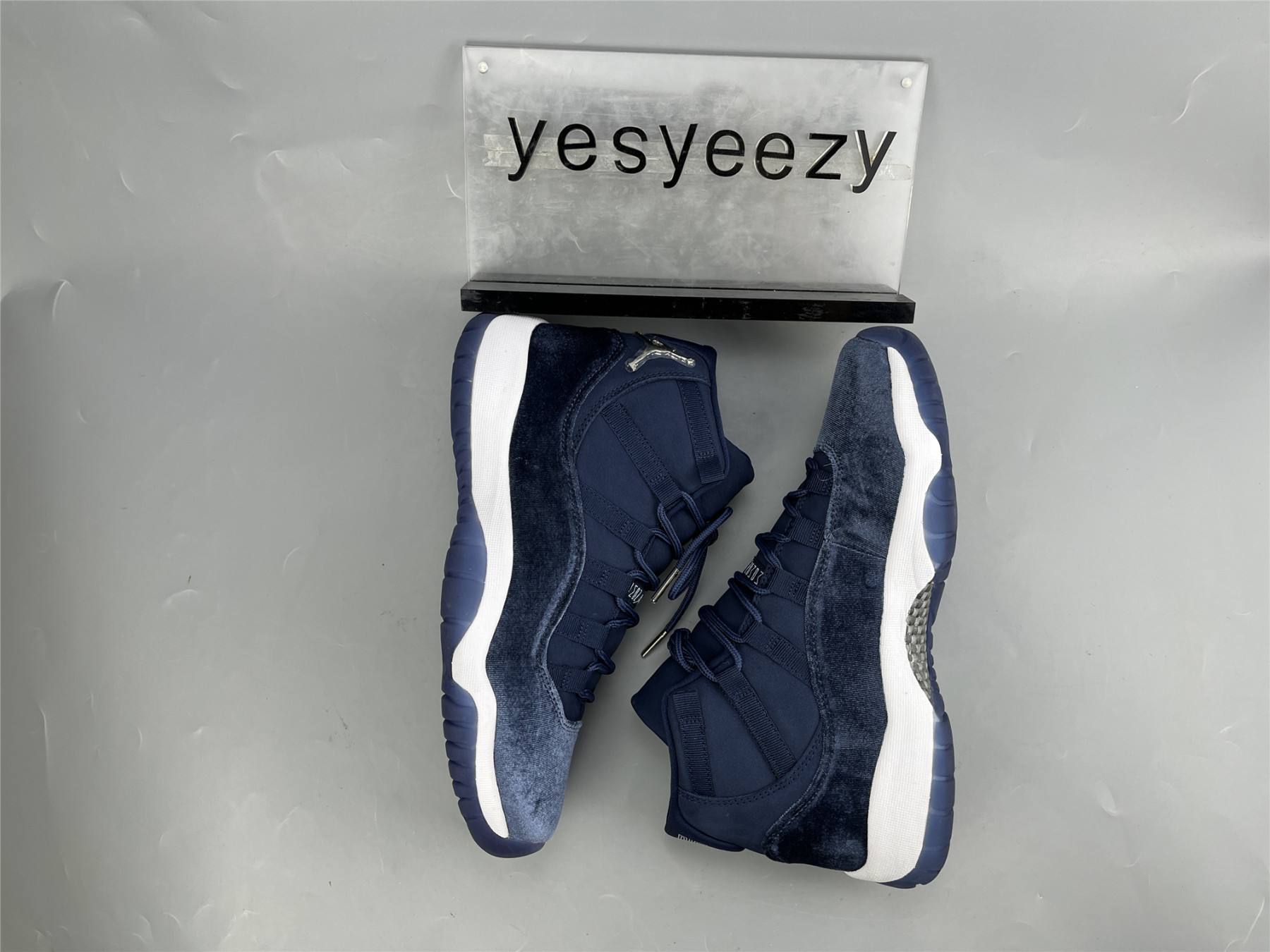 UA WMNS AIR JORDAN 11 RETRO
