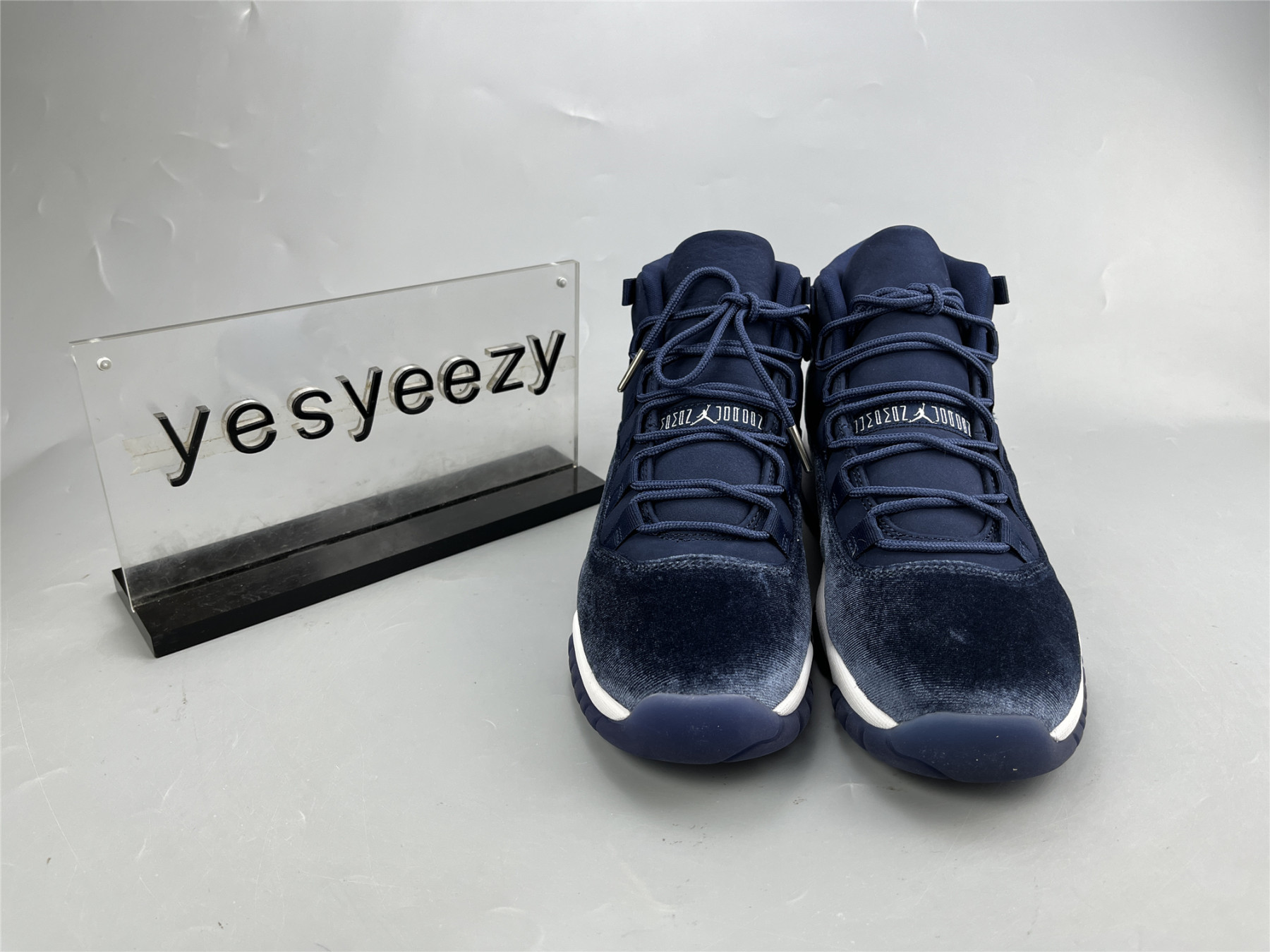 UA WMNS AIR JORDAN 11 RETRO